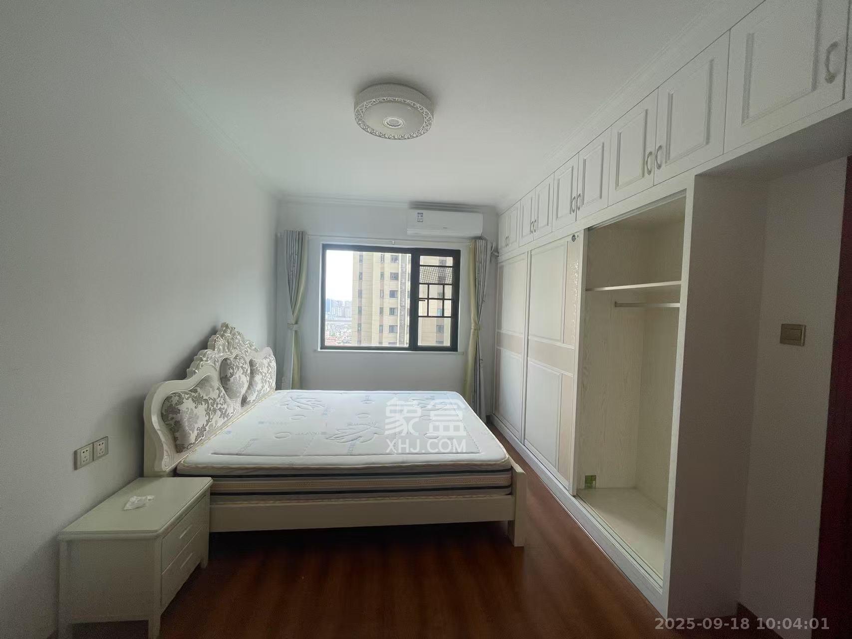 华润置地广场二期 3室2厅2卫 2400.0元/月 华润置地广场二期 3室2厅2卫 2400.0元/月室内图