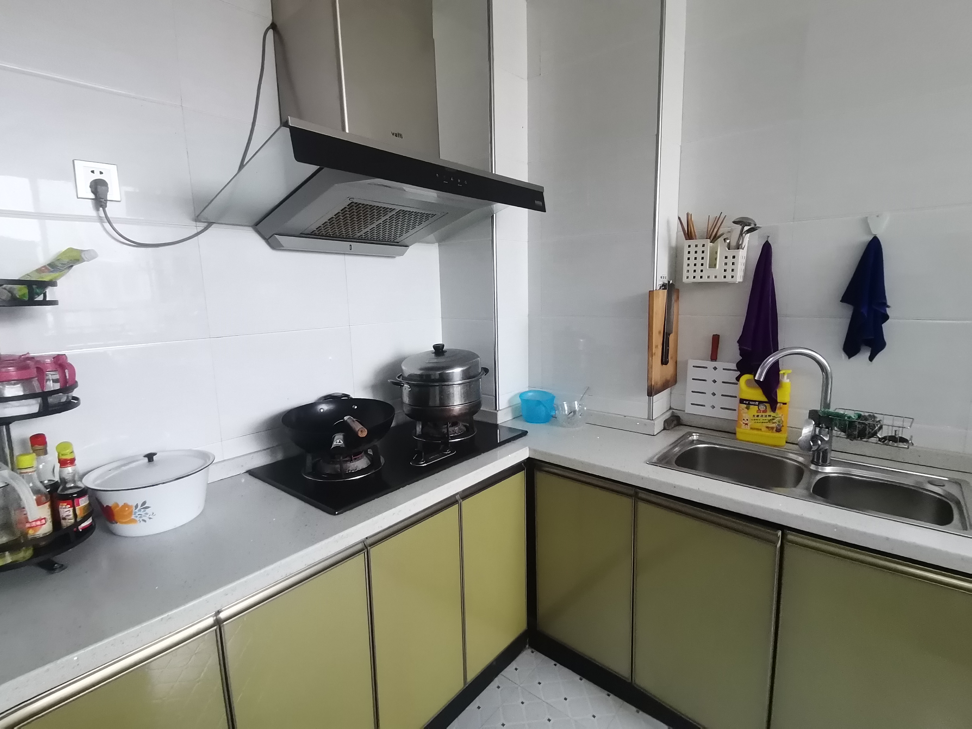 桃花里  2室2厅1卫    1300.0元/月 桃花里  2室2厅1卫    1300.0元/月室内图