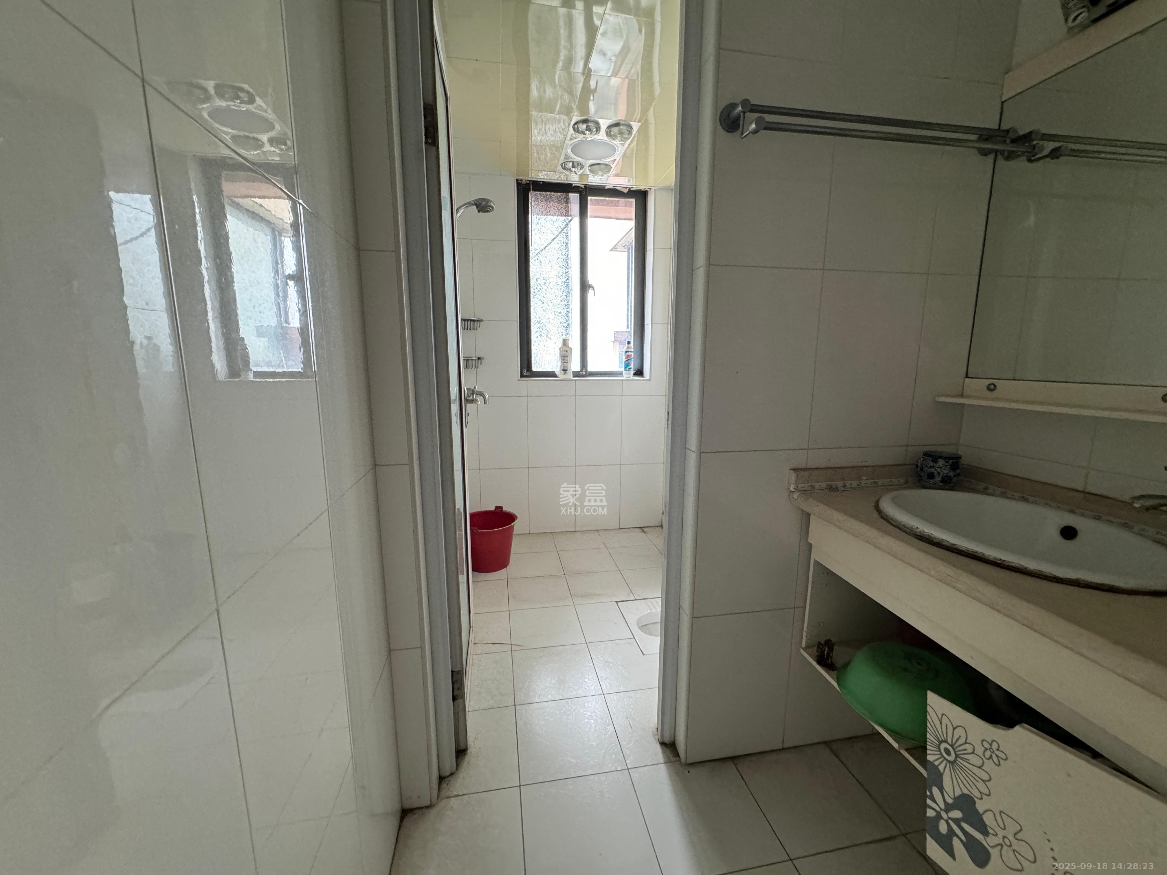 上海城小区  3室2厅1卫    2000.0元/月室内图