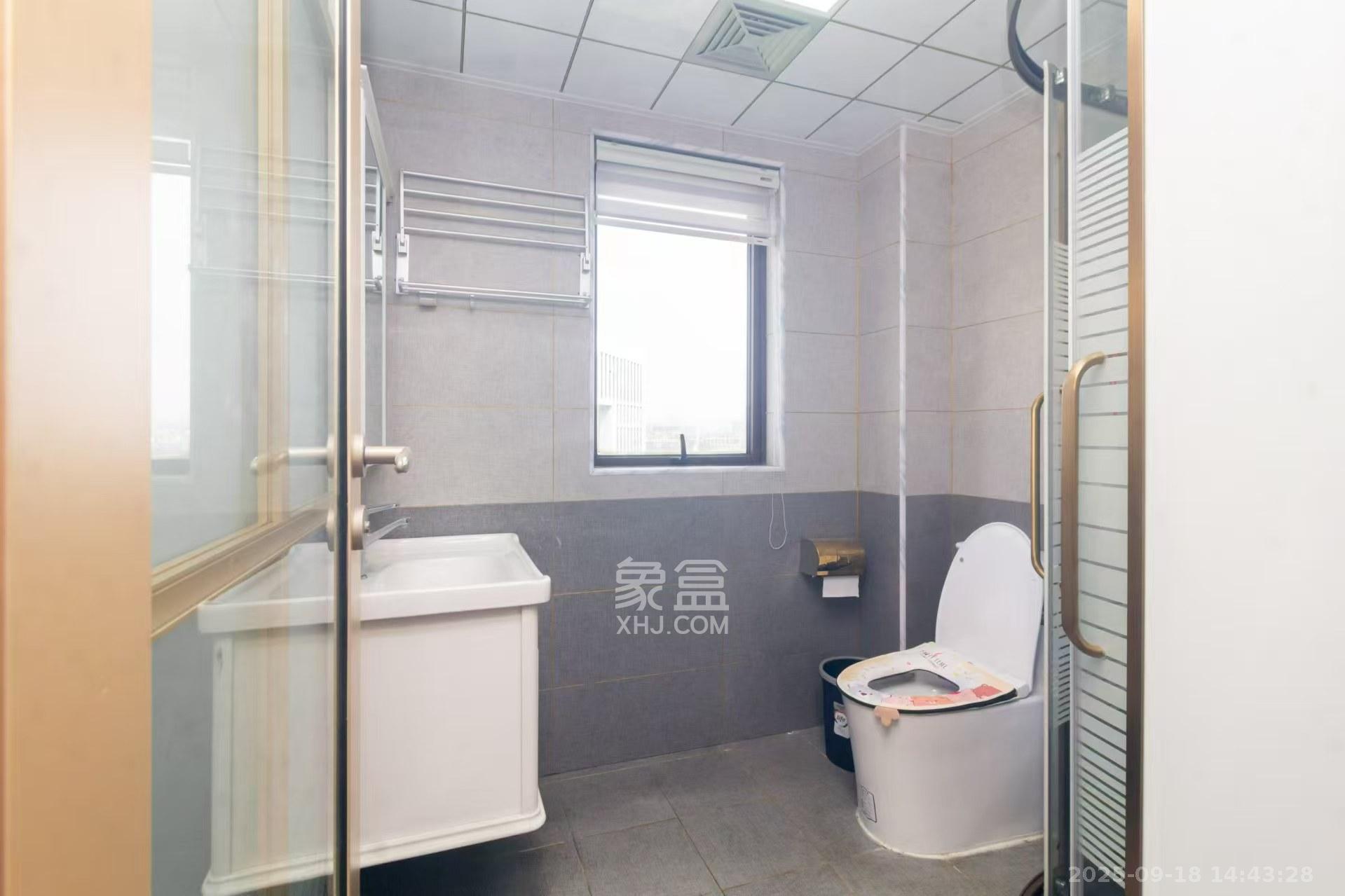 天园假日 3室2厅2卫 2800.0元/月 天园假日 3室2厅2卫 2800.0元/月室内图