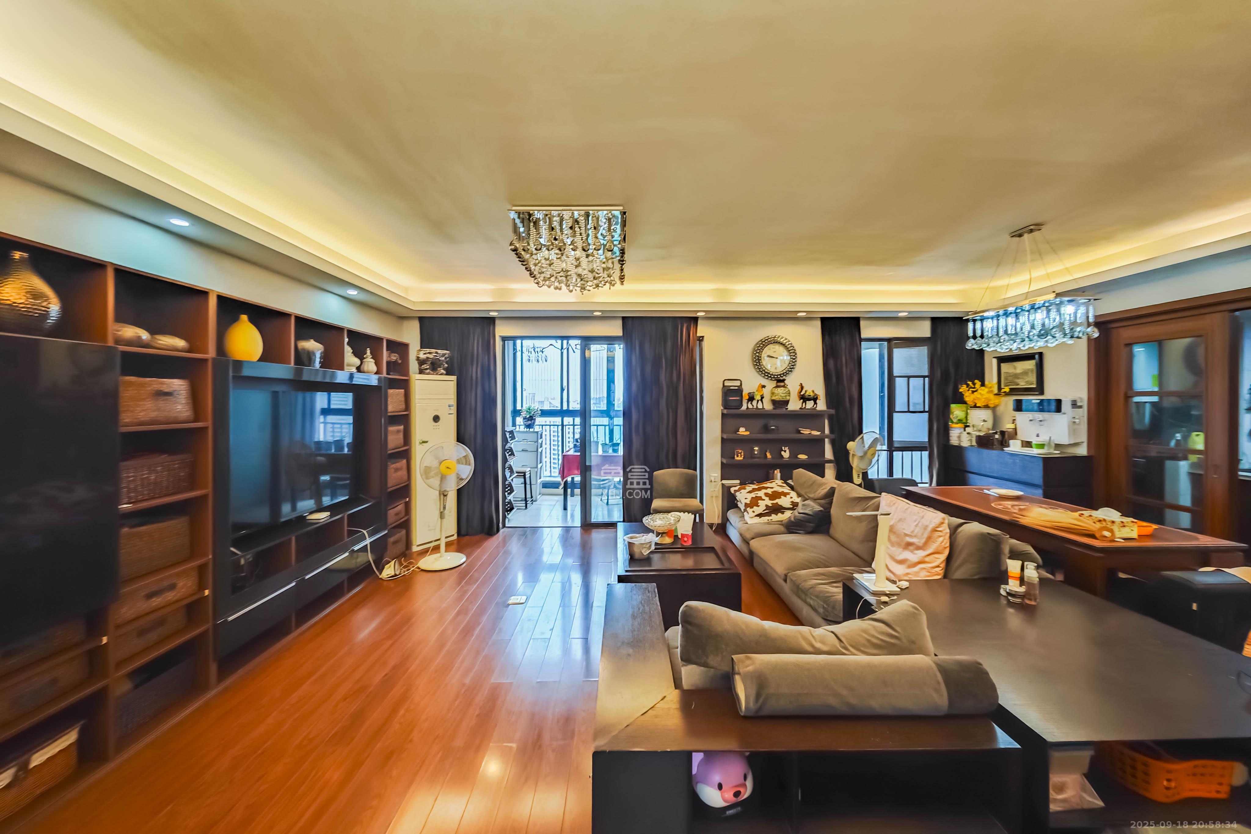 万科金域华府三四期 4室2厅2卫 110.0万 万科金域华府三四期 4室2厅2卫 110.0万客厅