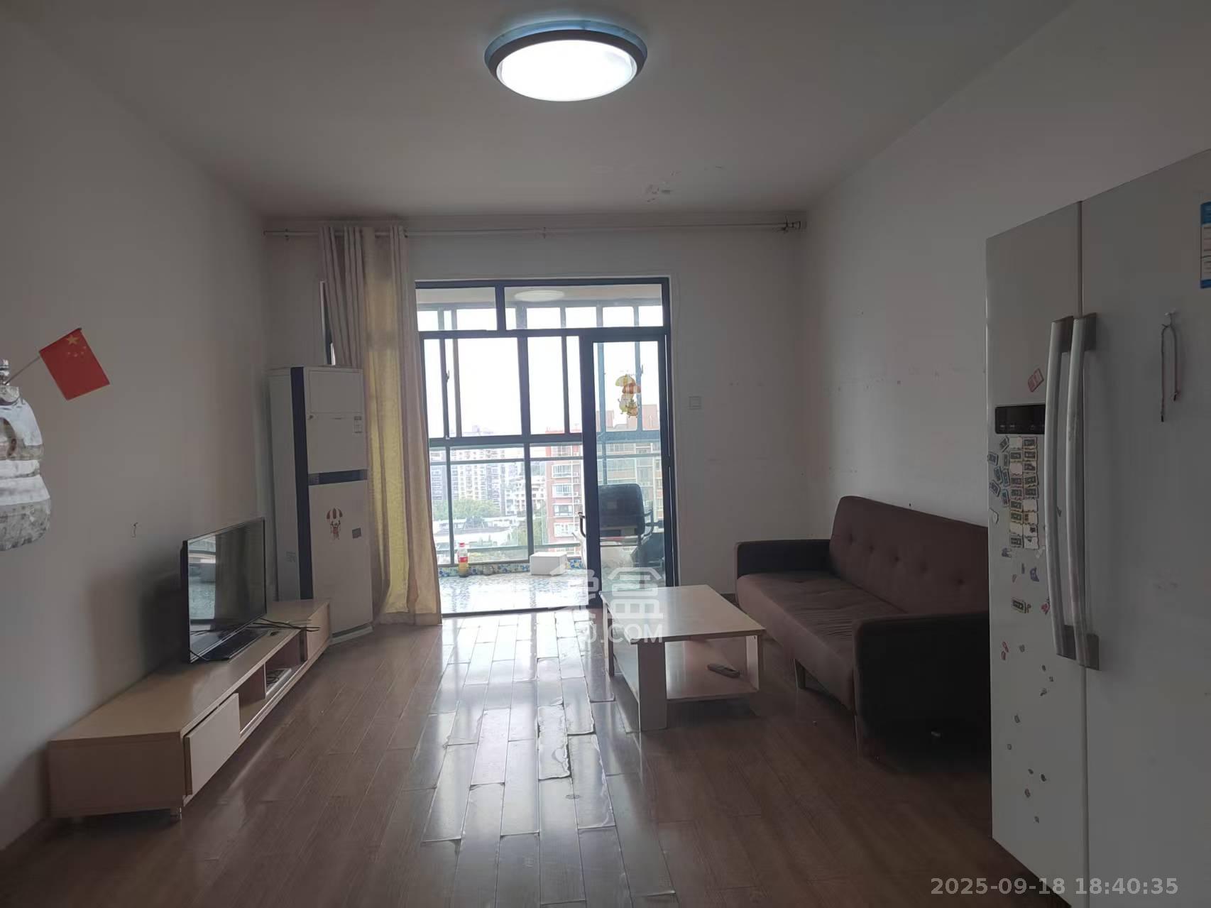 巢之恋 2室2厅1卫 1900.0元/月 巢之恋 2室2厅1卫 1900.0元/月室内图