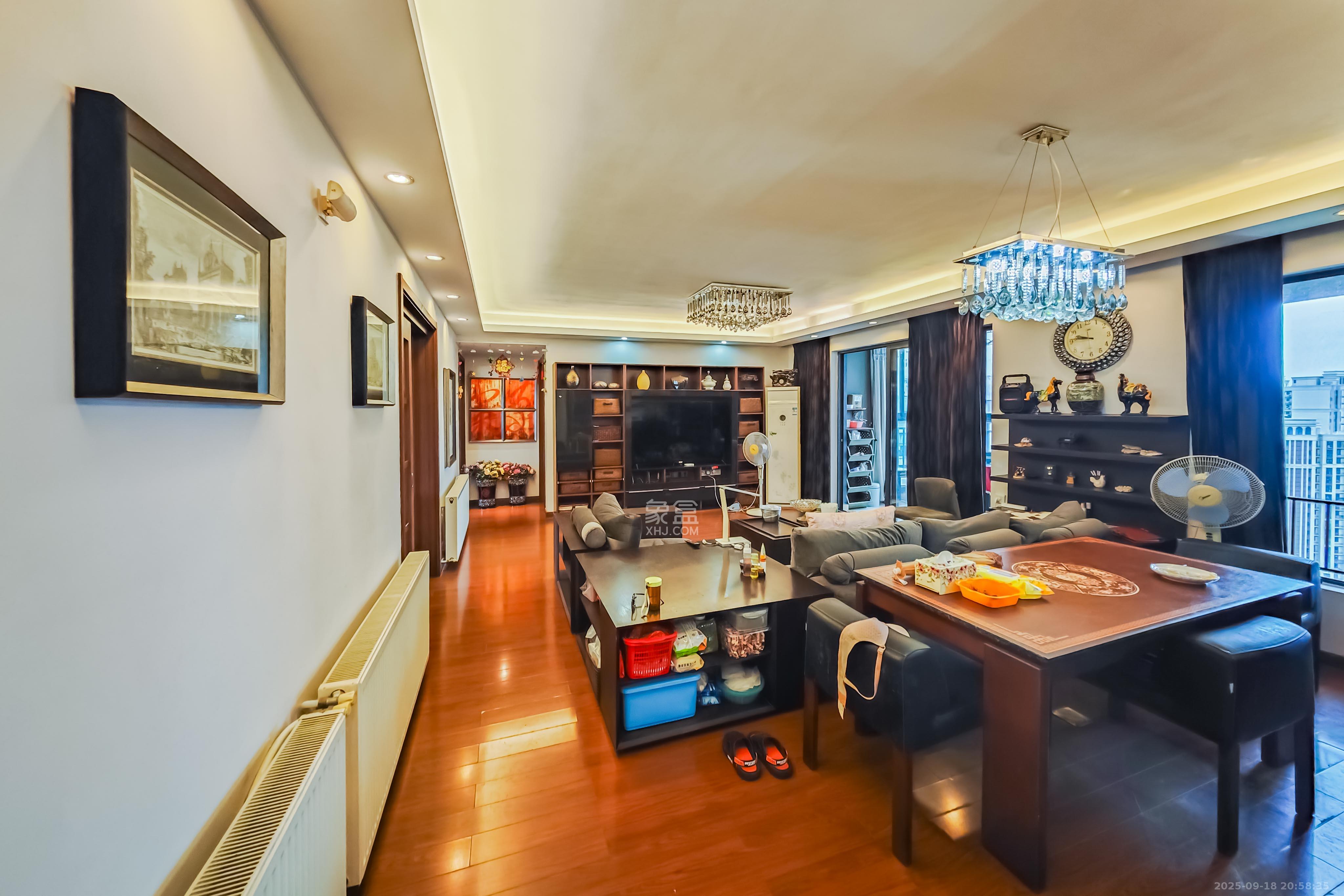 万科金域华府三四期 4室2厅2卫 110.0万 万科金域华府三四期 4室2厅2卫 110.0万客厅