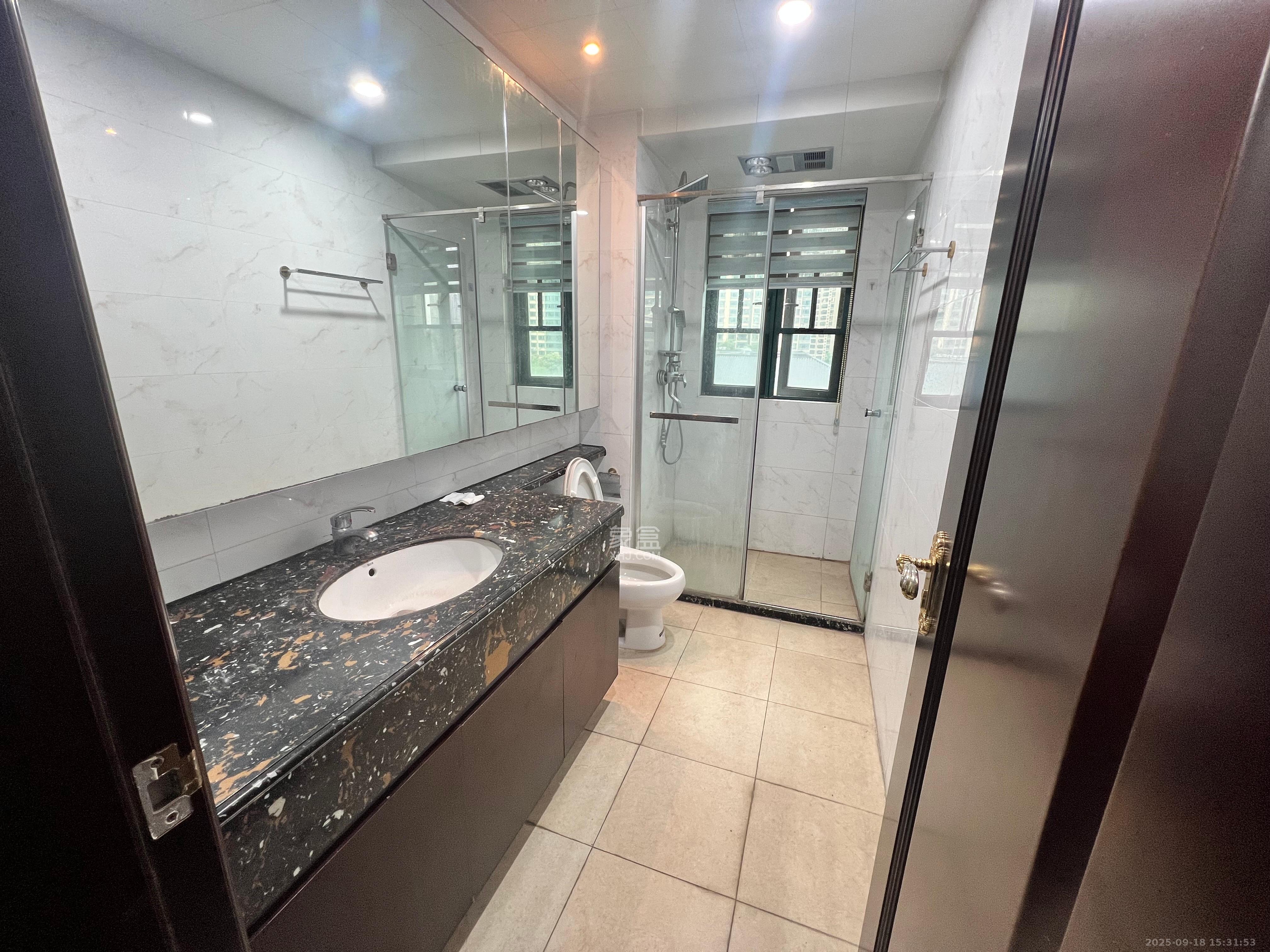 恒大雅苑 3室2厅2卫 2800.0元/月 恒大雅苑 3室2厅2卫 2800.0元/月室内图