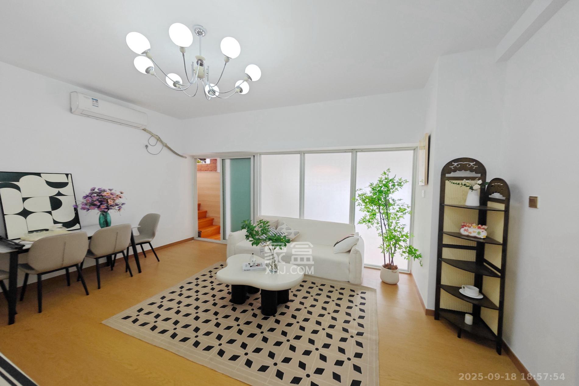 自由.com(自由大厦) 3室1厅1卫 52.0万 自由.com(自由大厦) 3室1厅1卫 52.0万客厅