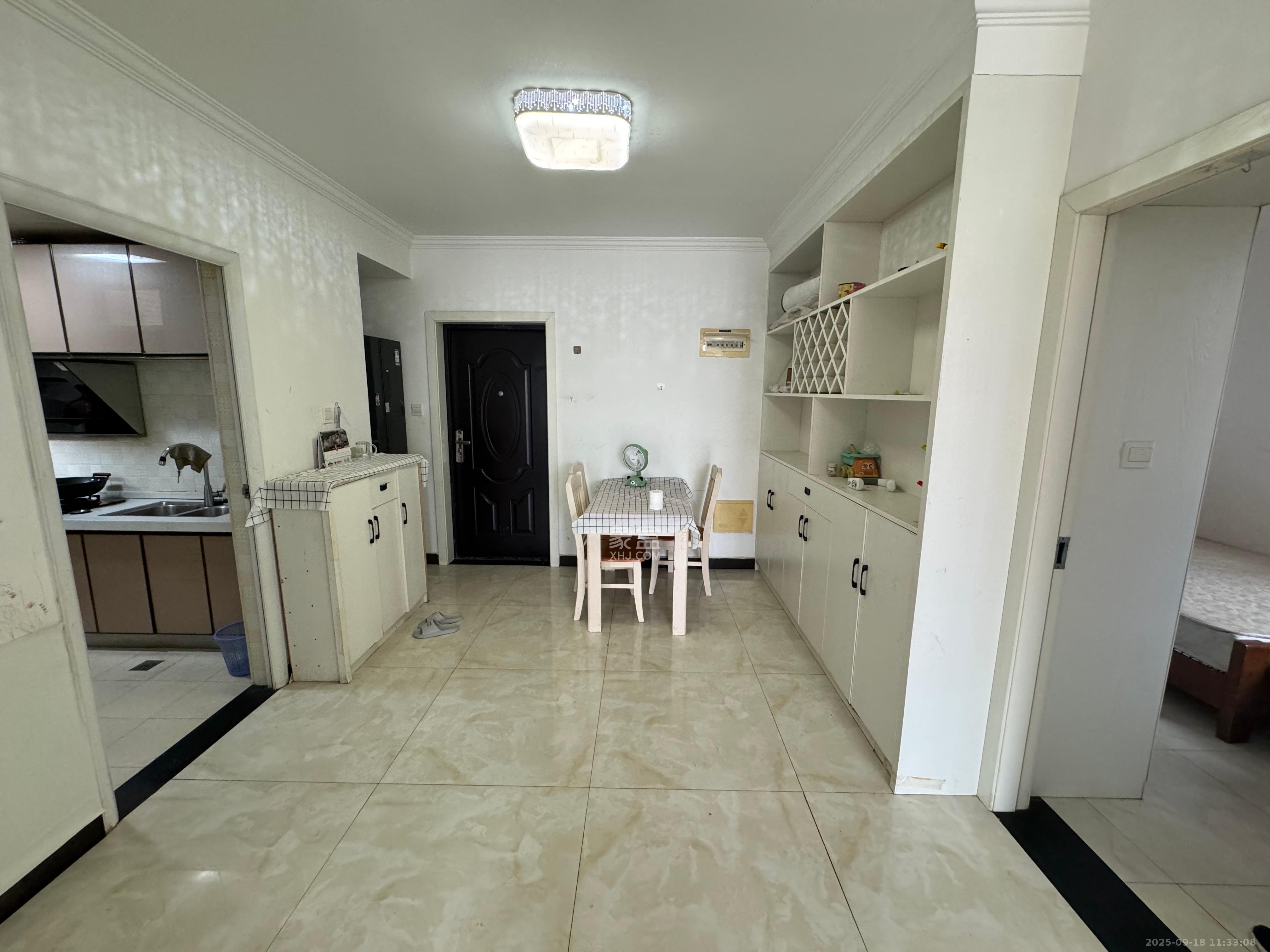 丽发新城 2室2厅1卫 1600.0元/月 丽发新城 2室2厅1卫 1600.0元/月室内图