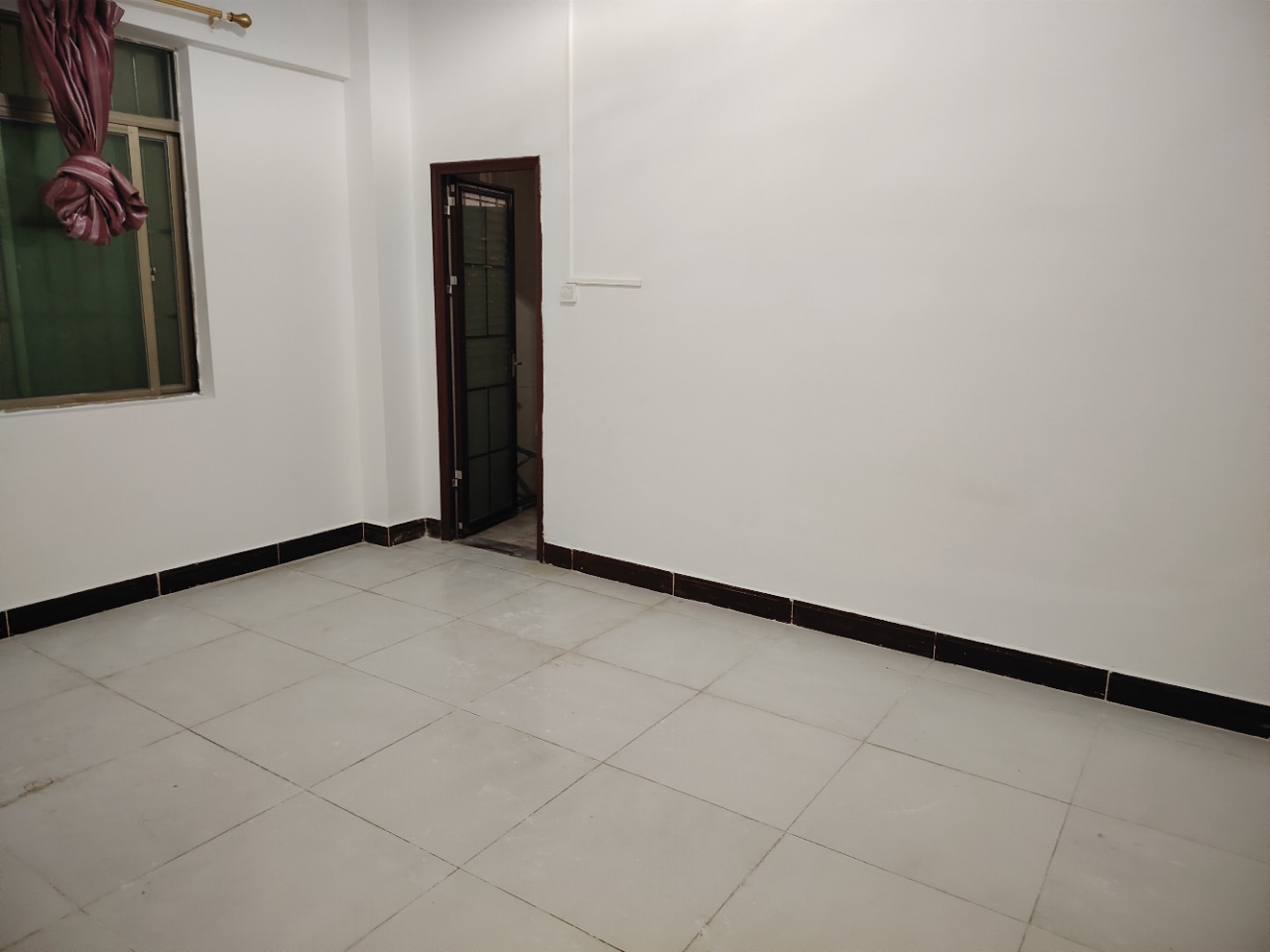 友谊华庭  3室2厅2卫    2100.0元/月室内图