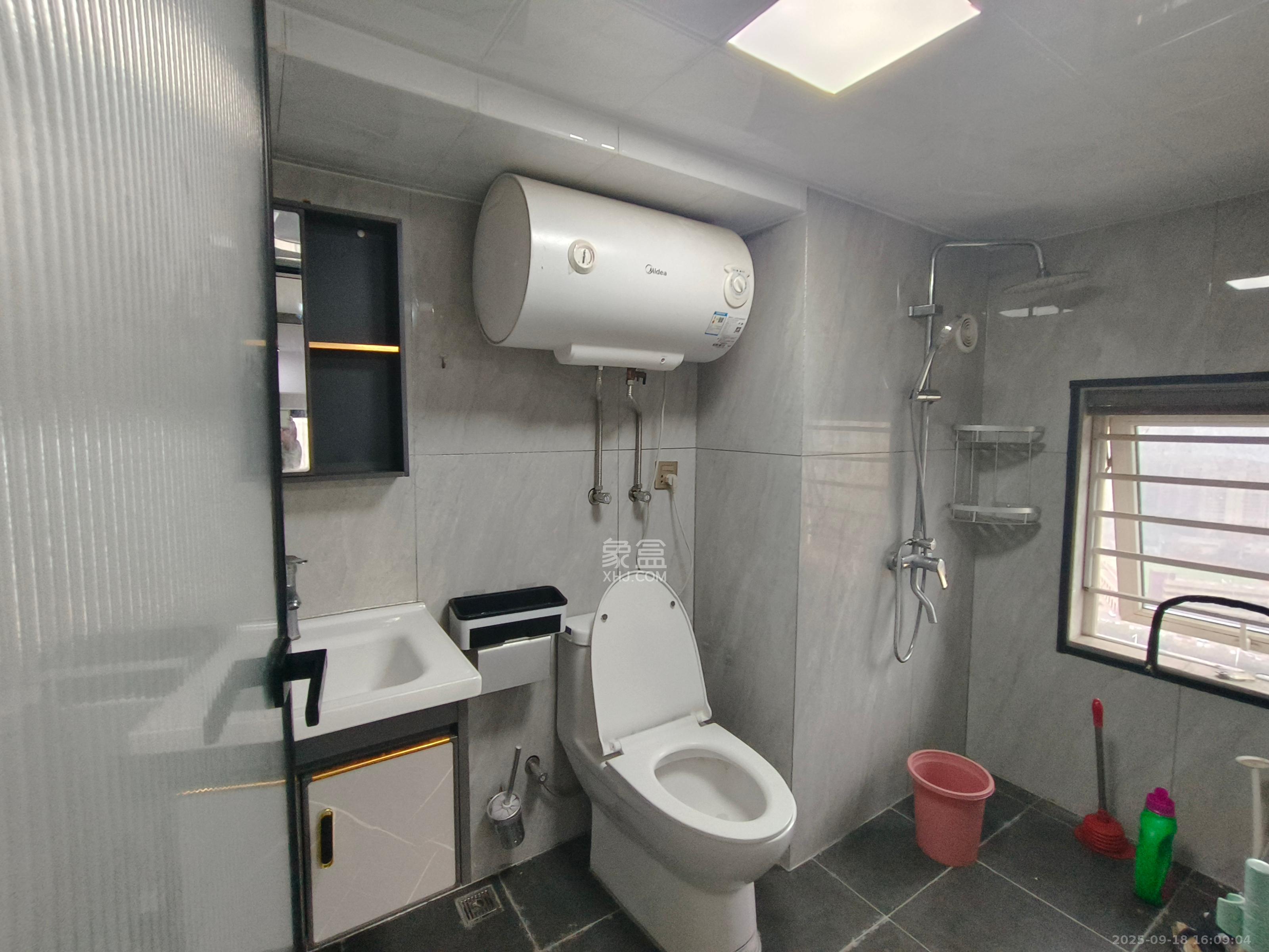 金地中交麓谷香颂(金地中交雅苑) 2室1厅1卫 1800.0元/月 金地中交麓谷香颂(金地中交雅苑) 2室1厅1卫 1800.0元/月室内图