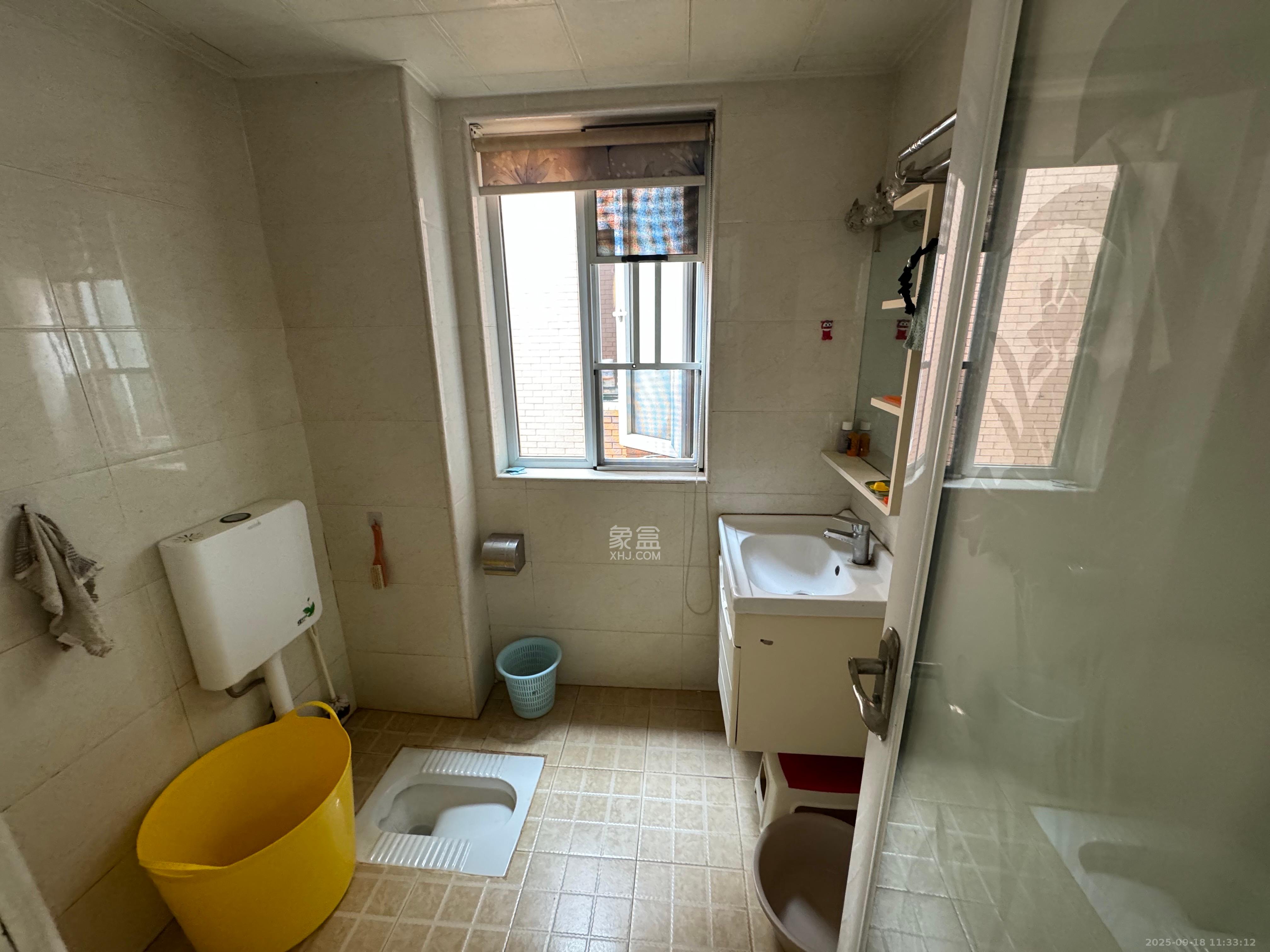 丽发新城 2室2厅1卫 1600.0元/月 丽发新城 2室2厅1卫 1600.0元/月室内图