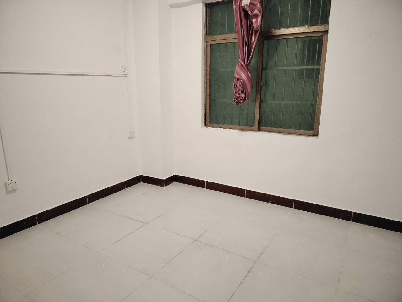 友谊华庭  3室2厅2卫    2100.0元/月室内图