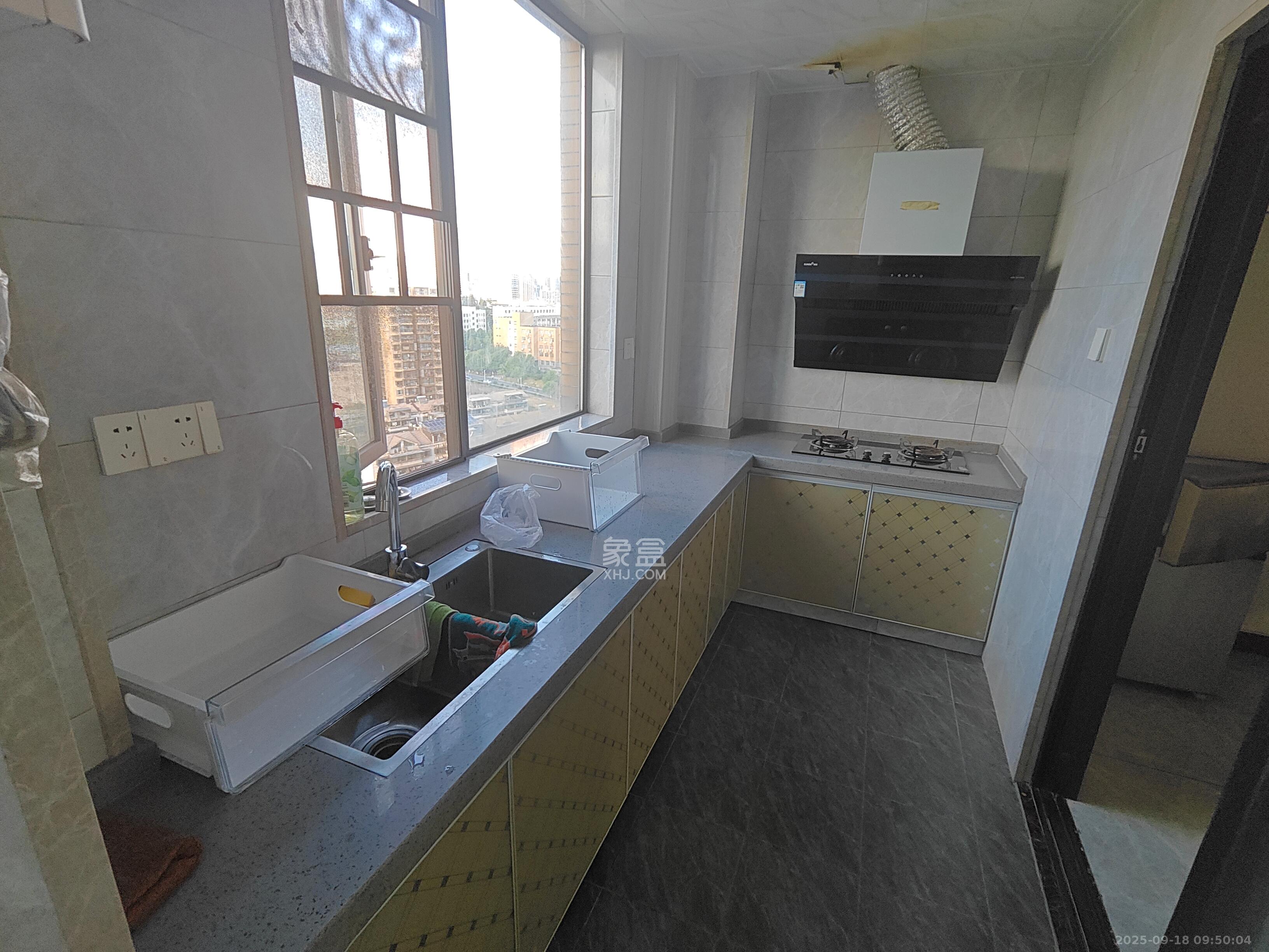 中一九骏（枫桥苑）  4室1厅2卫    4000.0元/月室内图