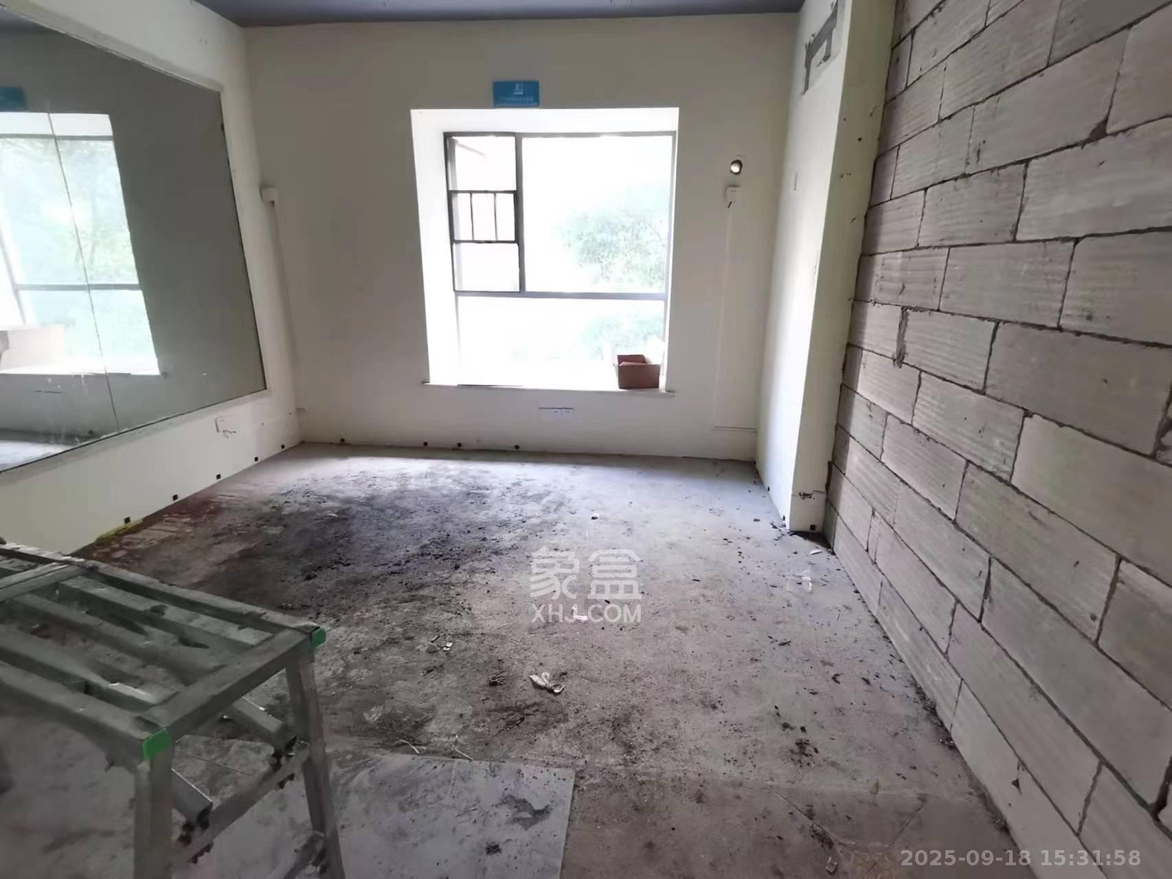 银港水晶城 4室2厅2卫 2500.0元/月 银港水晶城 4室2厅2卫 2500.0元/月室内图