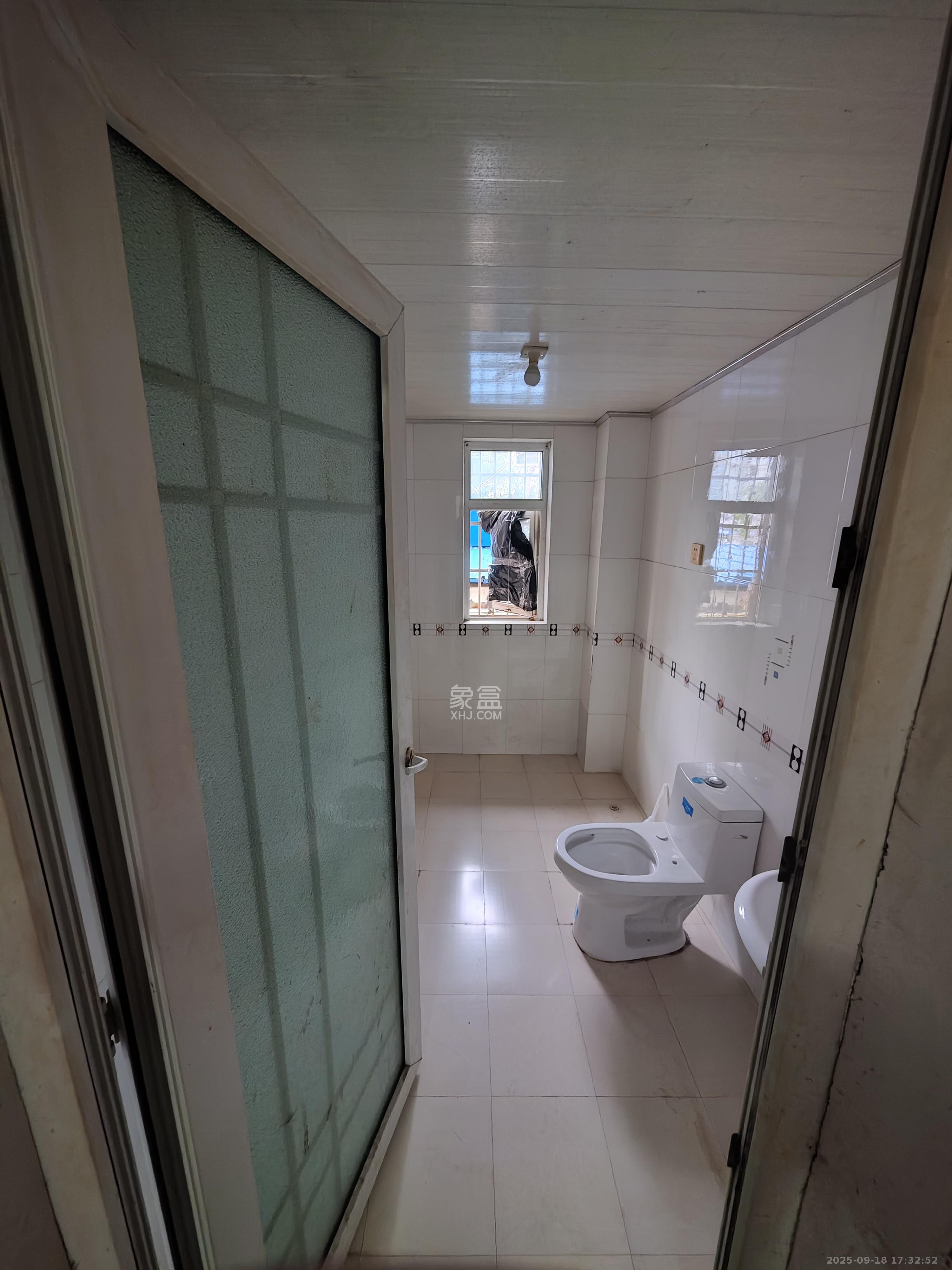 未来现代城  3室2厅2卫    2000.0元/月 未来现代城  3室2厅2卫    2000.0元/月室内图