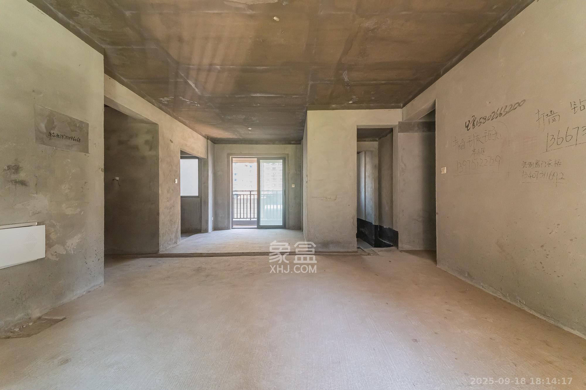 中建悦和城  4室2厅2卫    121.8万 中建悦和城  4室2厅2卫    121.8万客厅