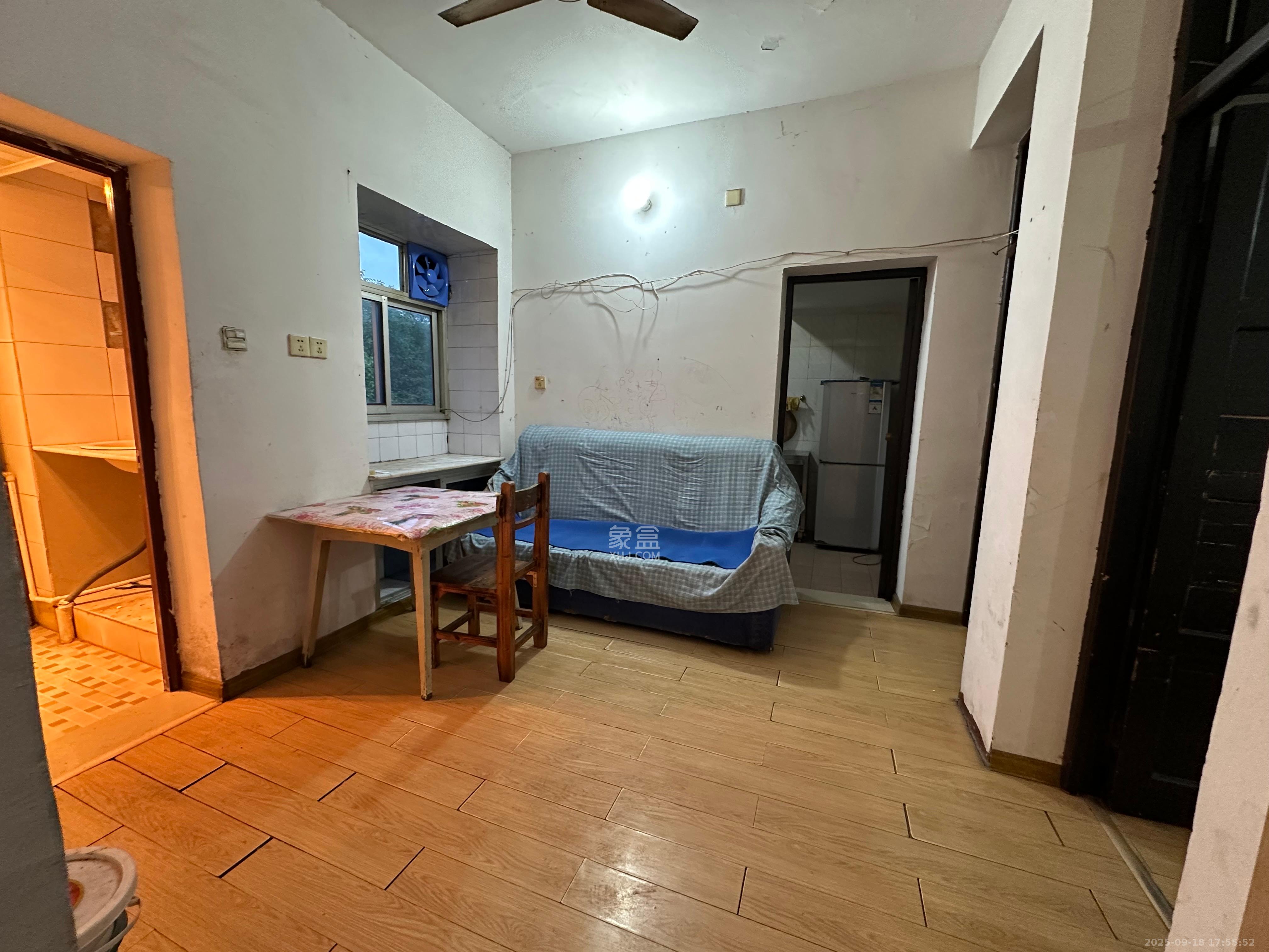 桂花二村 2室1厅1卫 1000.0元/月 桂花二村 2室1厅1卫 1000.0元/月室内图