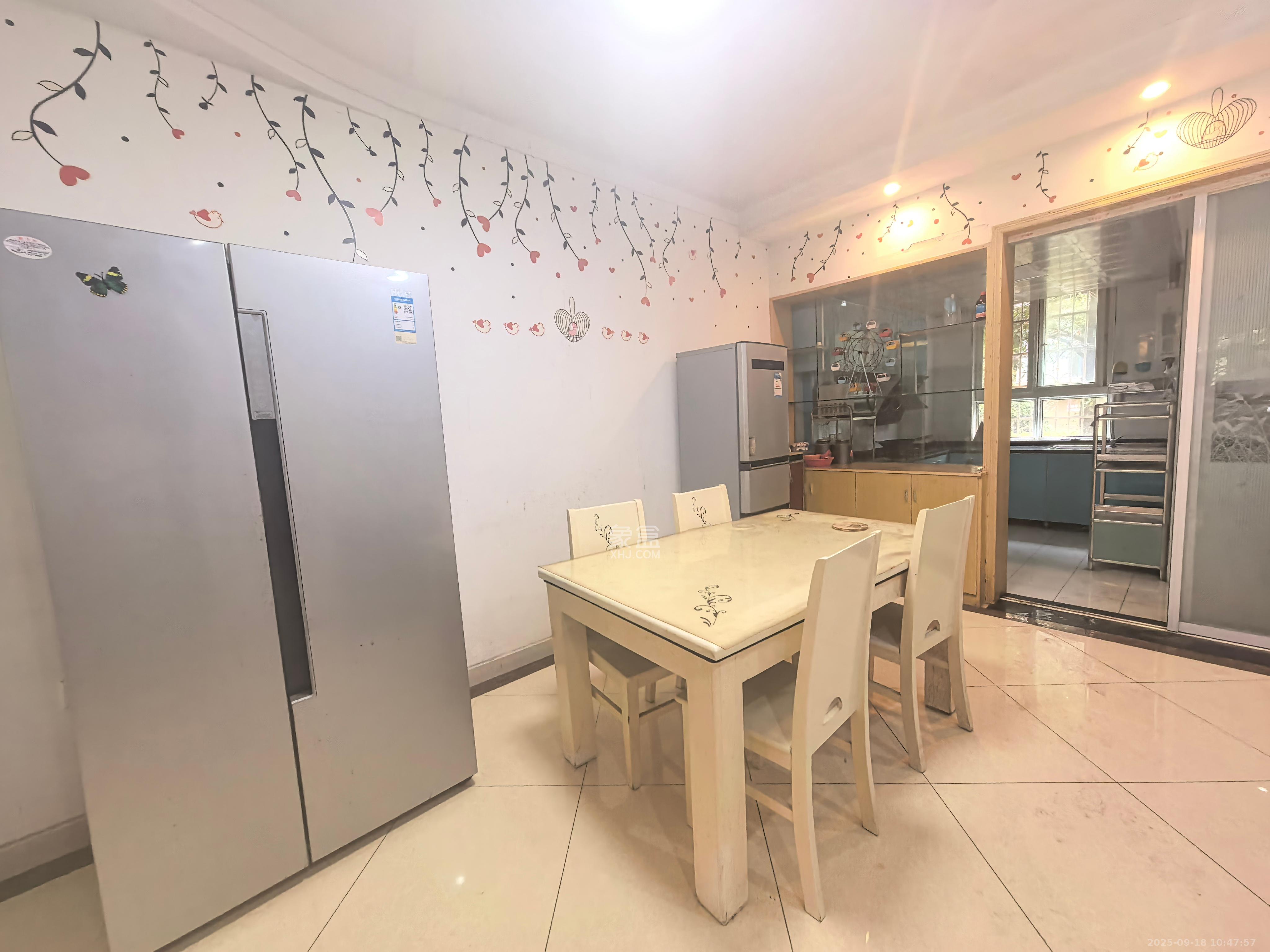 景荣华苑 3室2厅2卫 2400.0元/月 景荣华苑 3室2厅2卫 2400.0元/月室内图