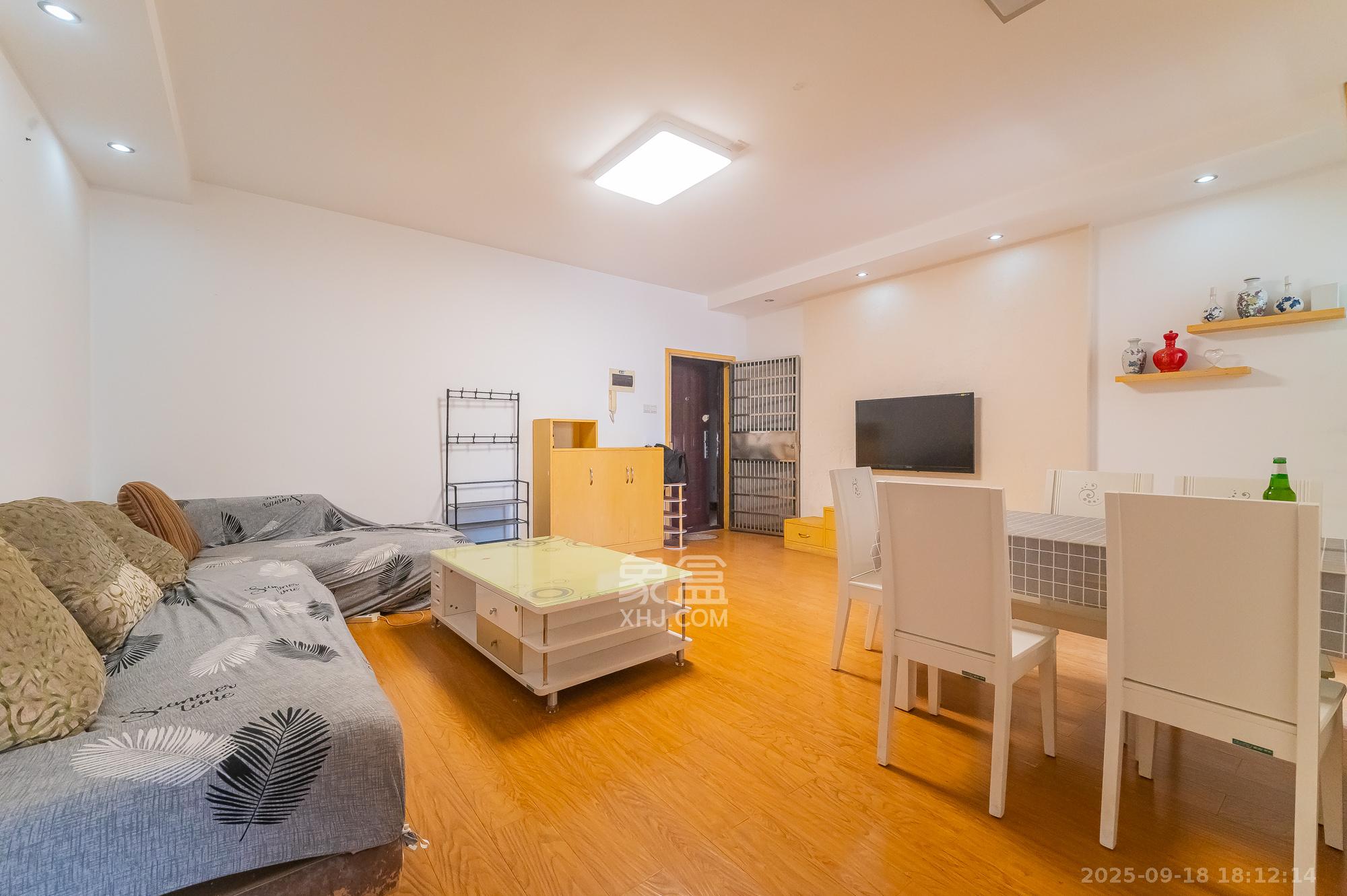 锦璨家园 2室2厅1卫 42.8万 锦璨家园 2室2厅1卫 42.8万客厅