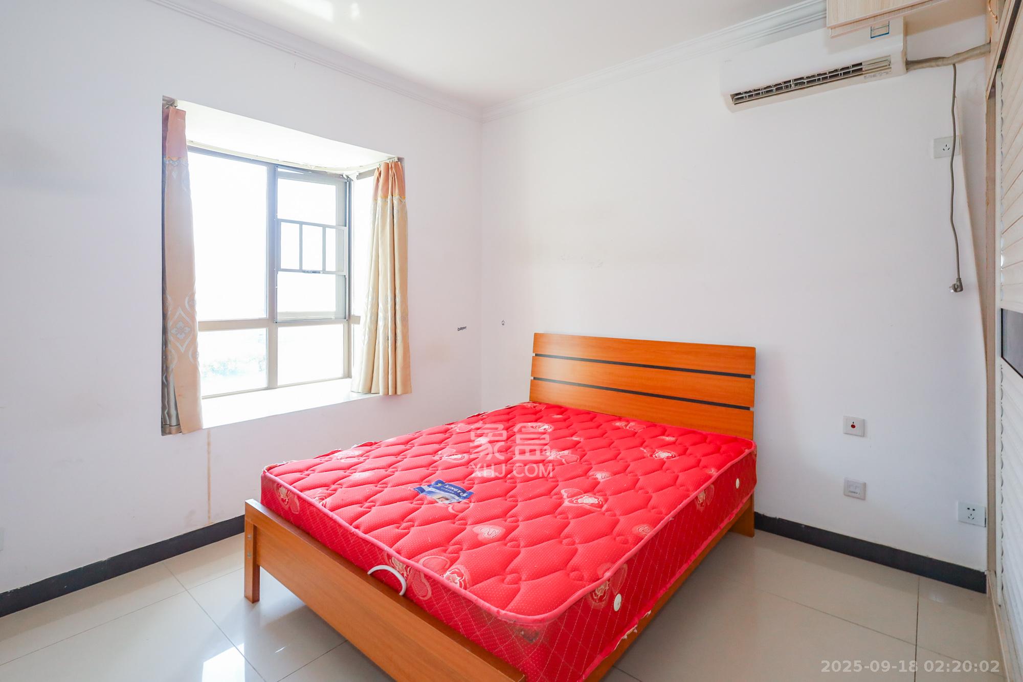 芙蓉别墅山庄(嘉湘华庭)  3室2厅1卫    102.0万 芙蓉别墅山庄(嘉湘华庭)  3室2厅1卫    102.0万卧室