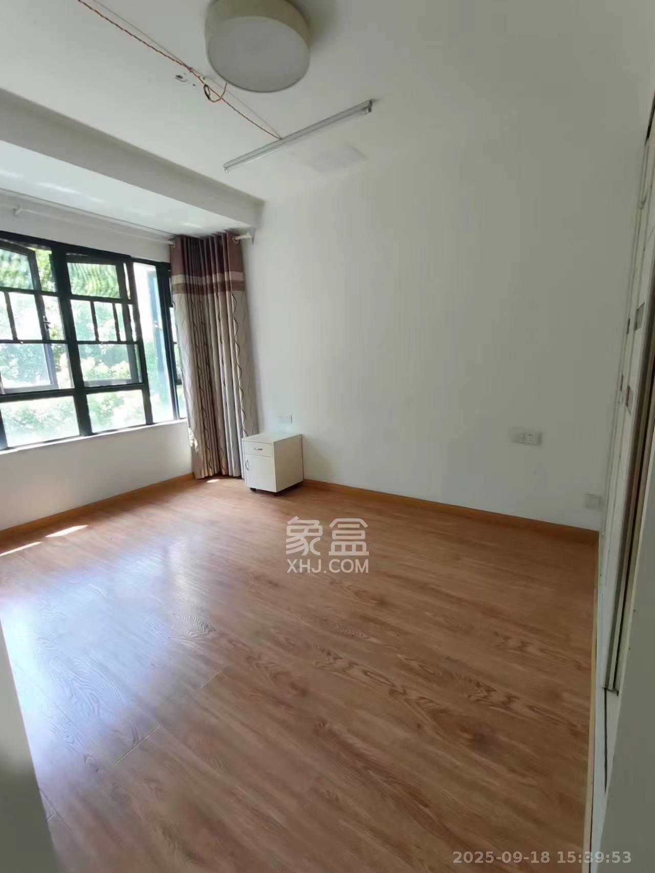 长房时代城  3室2厅1卫    2300.0元/月室内图