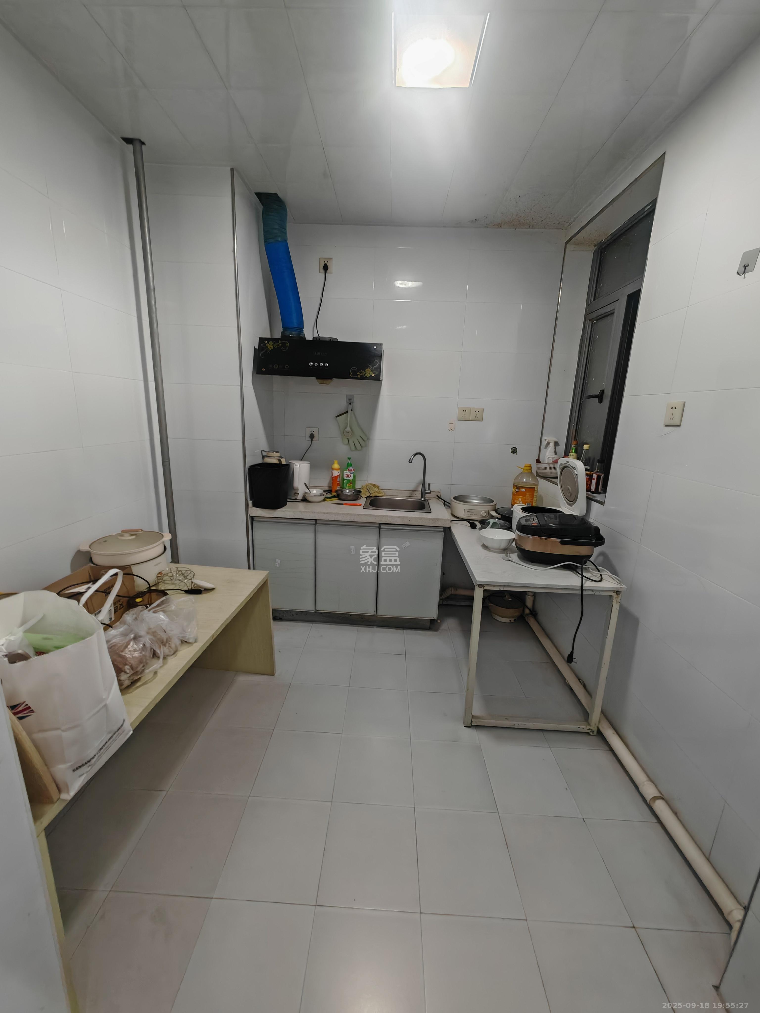 八方小区B区 1室1厅1卫 800.0元/月 八方小区B区 1室1厅1卫 800.0元/月室内图