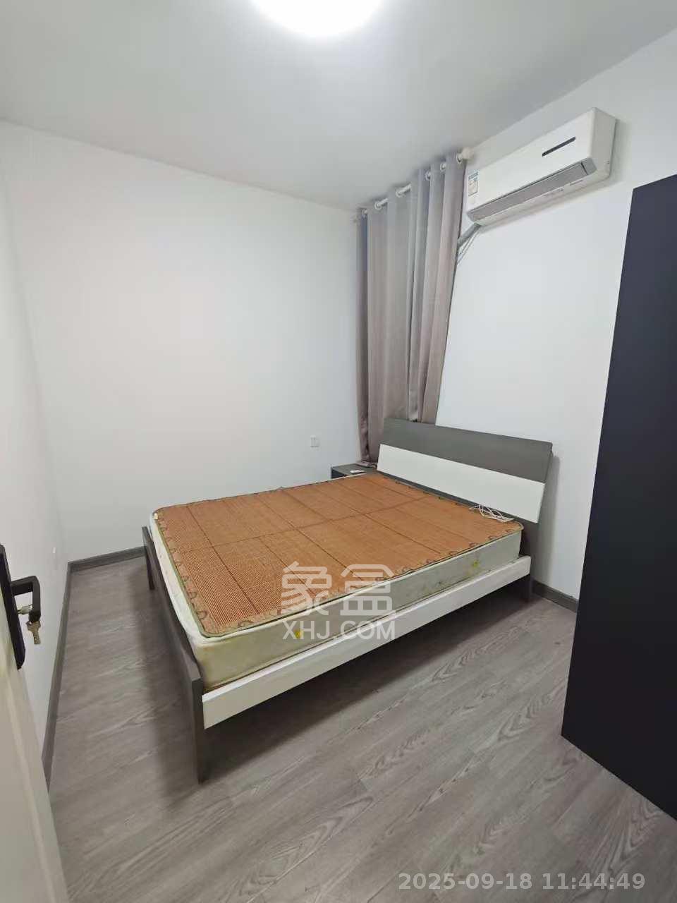 绿地海外滩一期  3室2厅1卫    1900.0元/月室内图