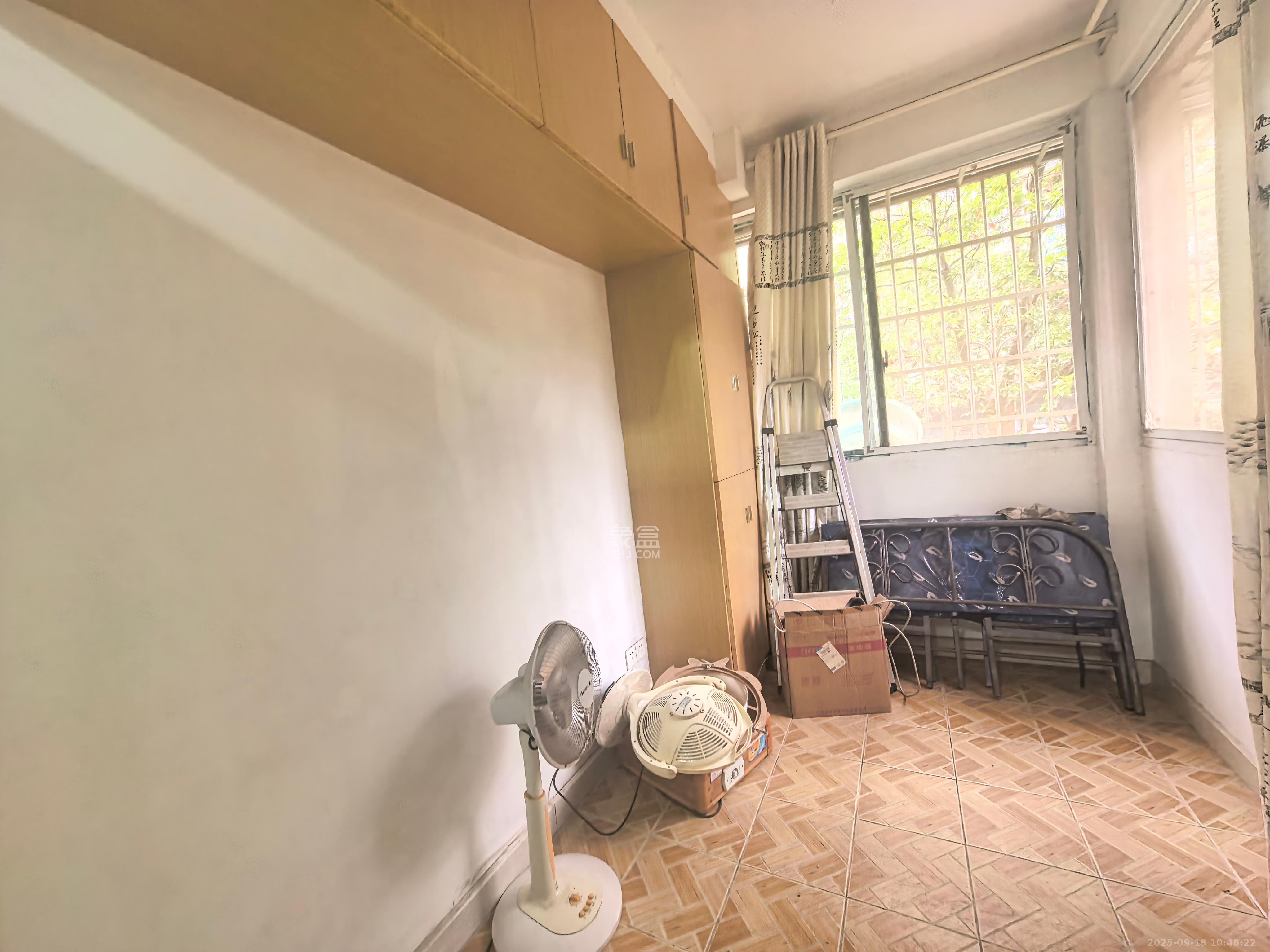 景荣华苑  3室2厅2卫    2400.0元/月室内图