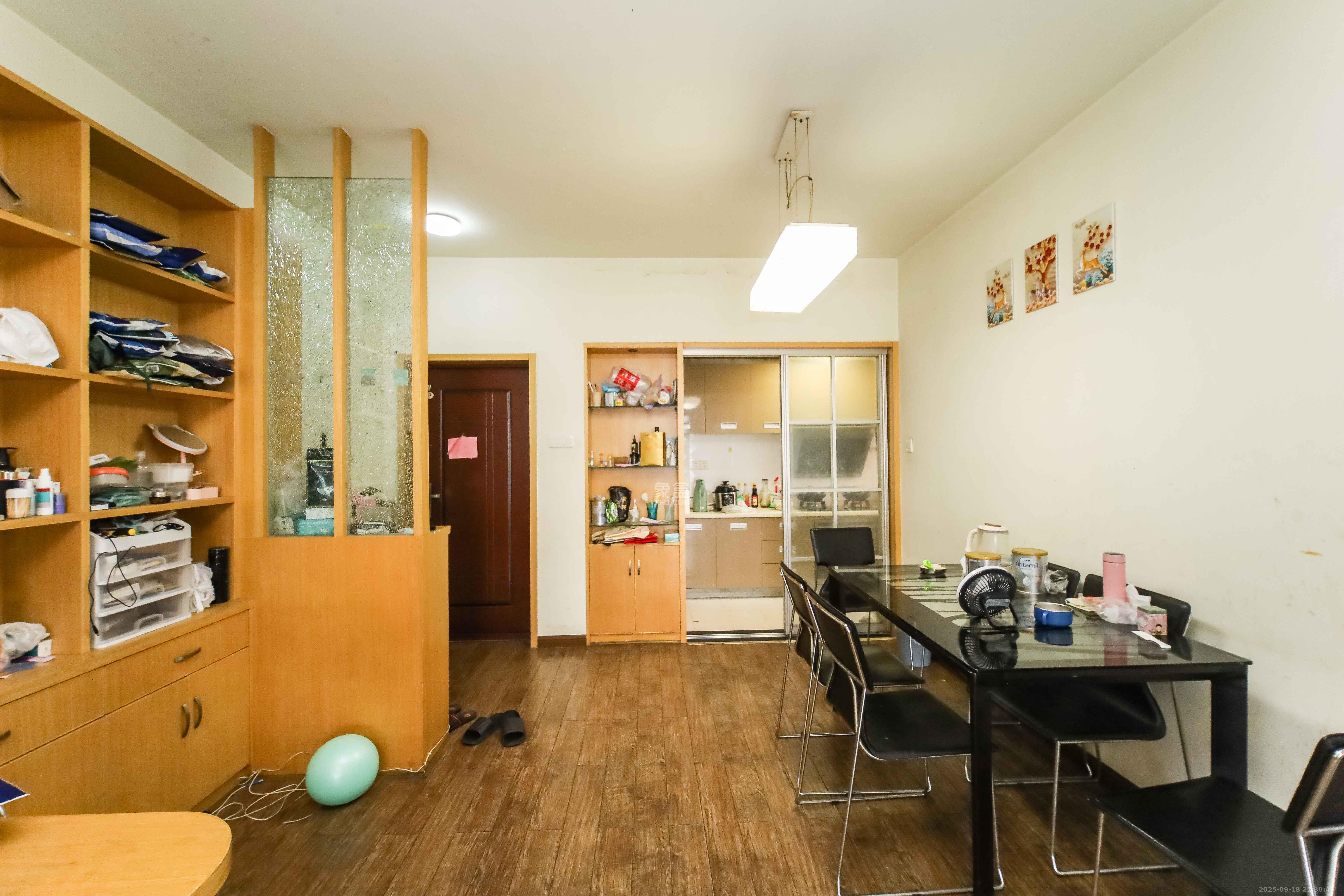 先锋东外滩  2室2厅1卫    69.8万客厅