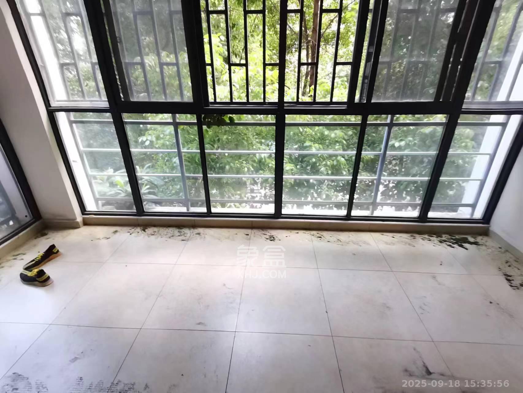 银港水晶城 4室2厅2卫 2500.0元/月 银港水晶城 4室2厅2卫 2500.0元/月室内图