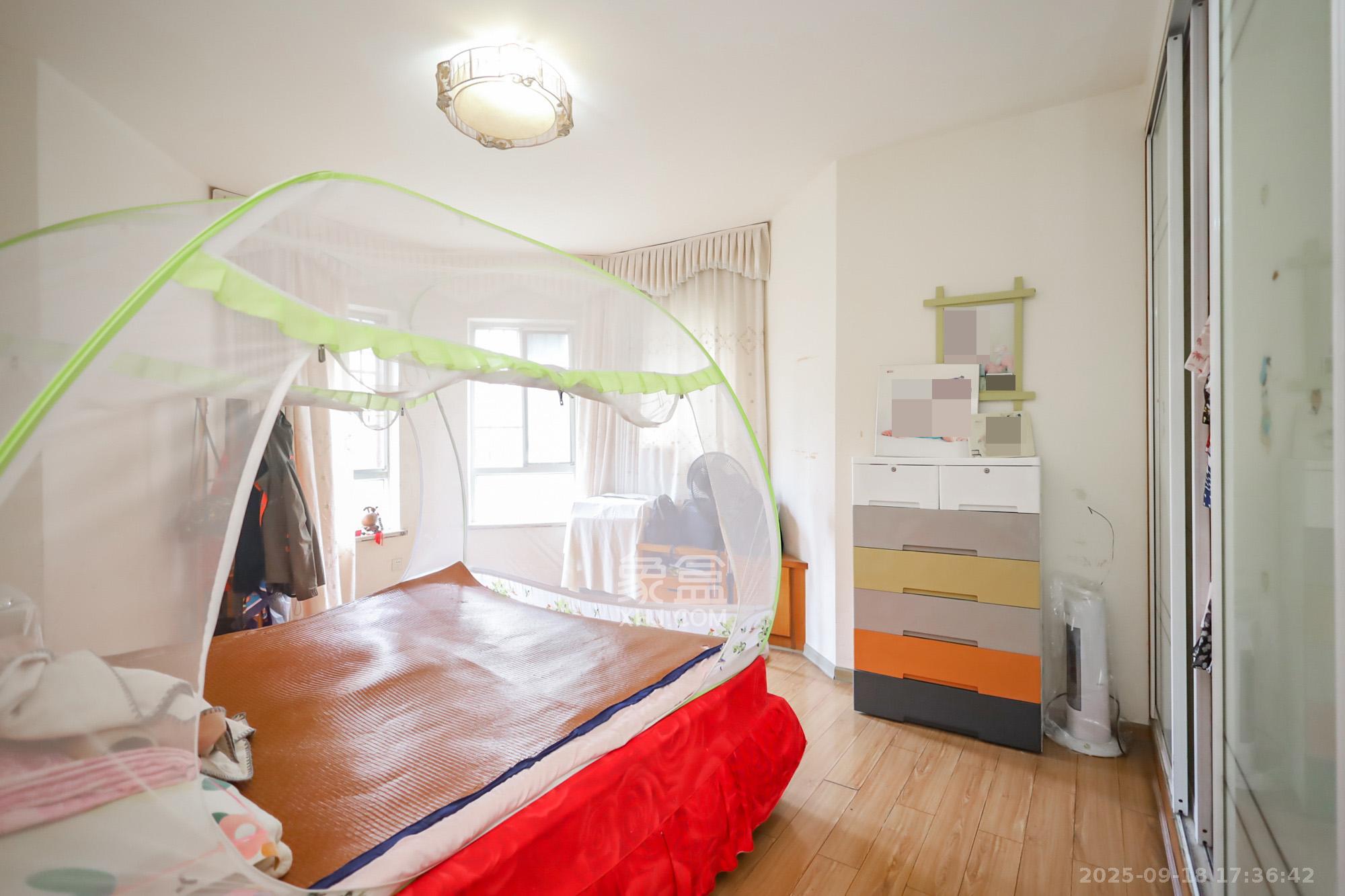 香海西岸  4室2厅2卫    142.0万 香海西岸  4室2厅2卫    142.0万卧室