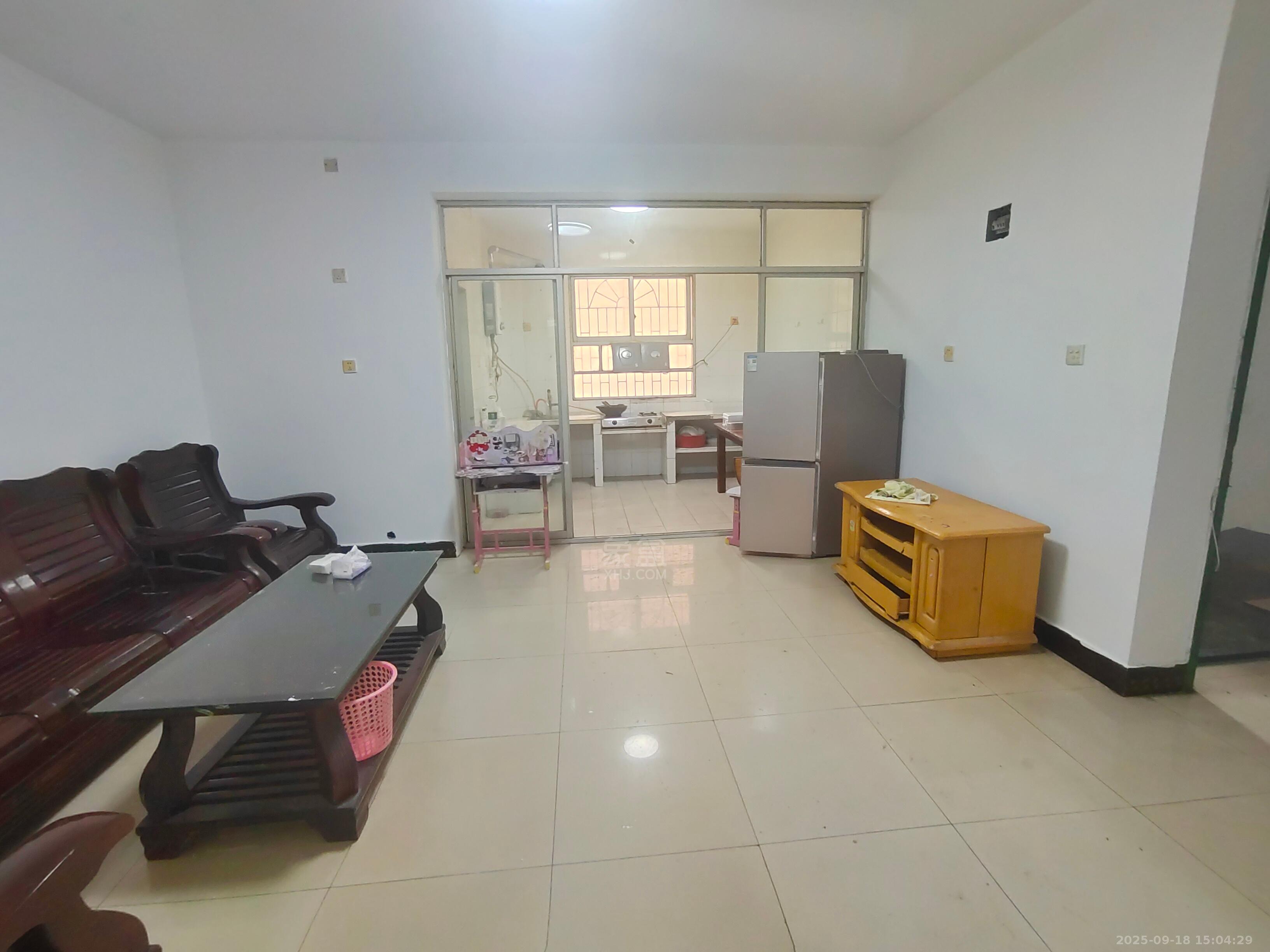 一汽运生活区  2室2厅1卫    700.0元/月 一汽运生活区  2室2厅1卫    700.0元/月