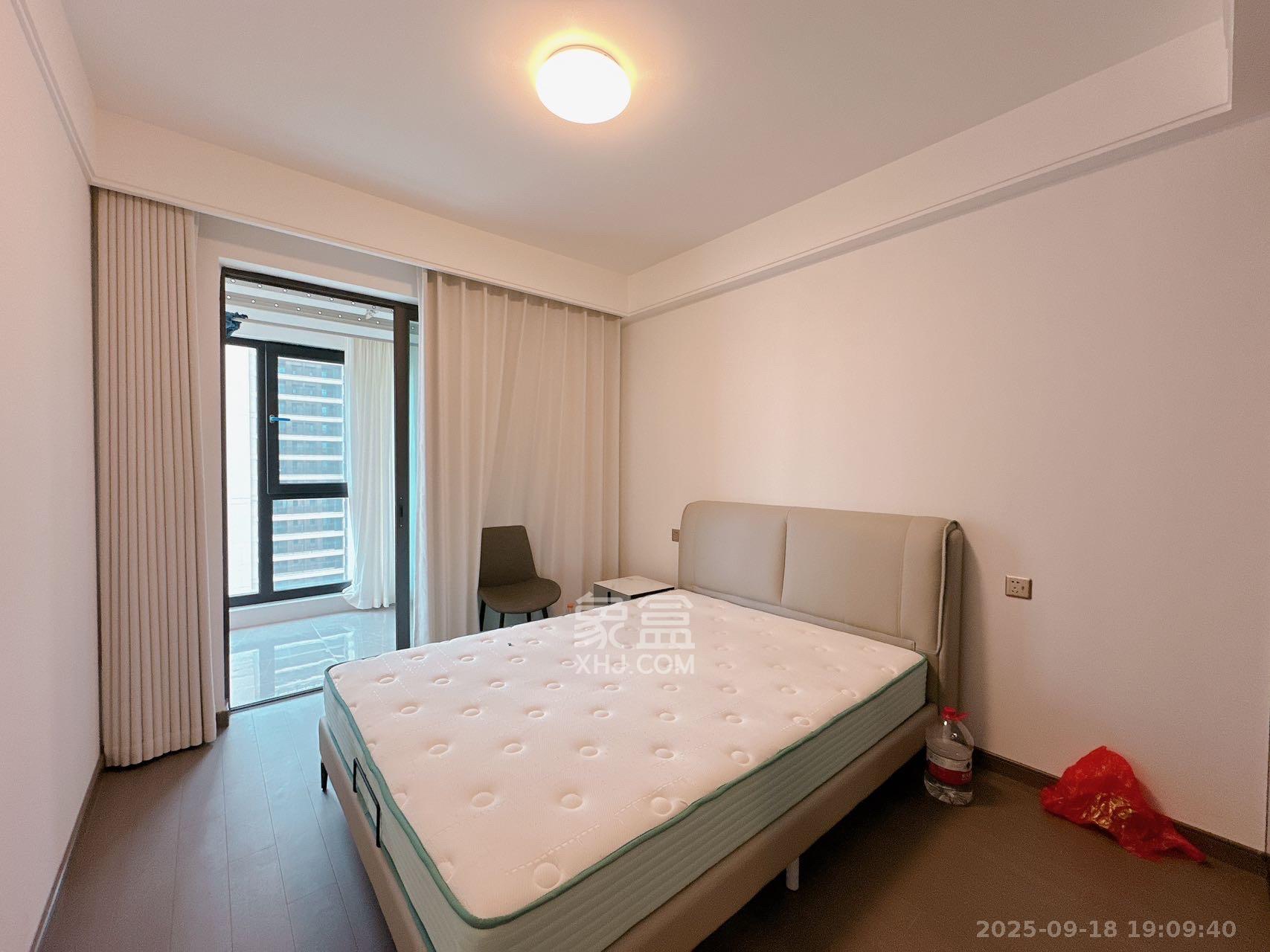 龙湖春江天玺  4室2厅2卫    5000.0元/月室内图