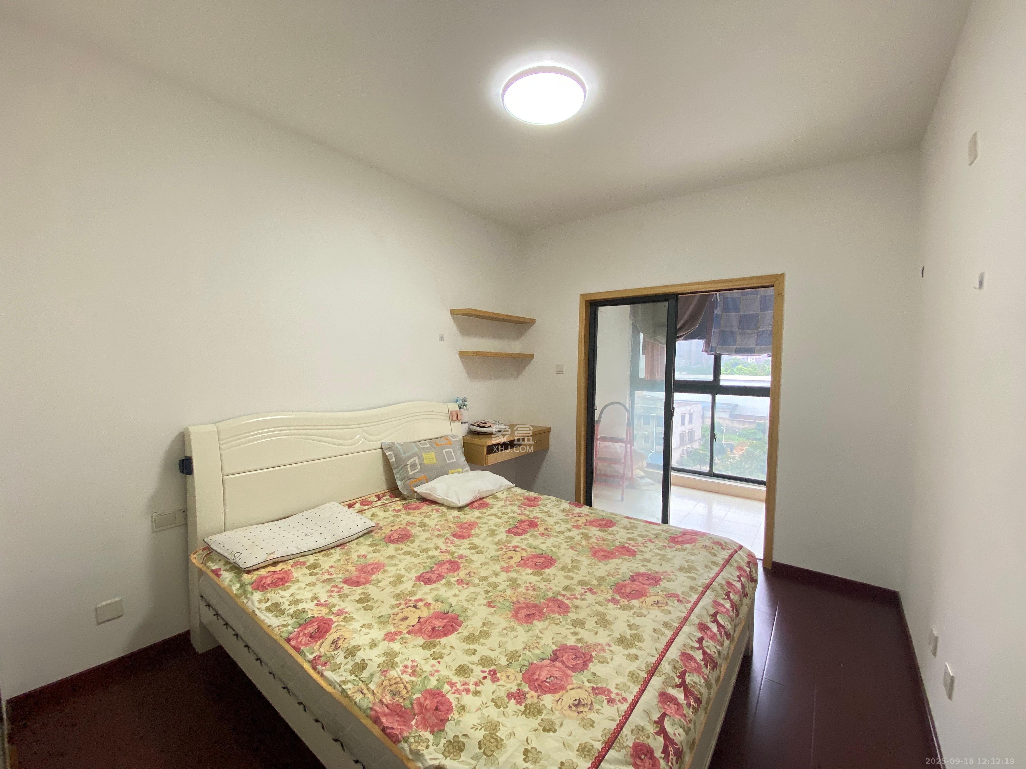 新雅黄金苑 3室2厅2卫 1400.0元/月 新雅黄金苑 3室2厅2卫 1400.0元/月室内图