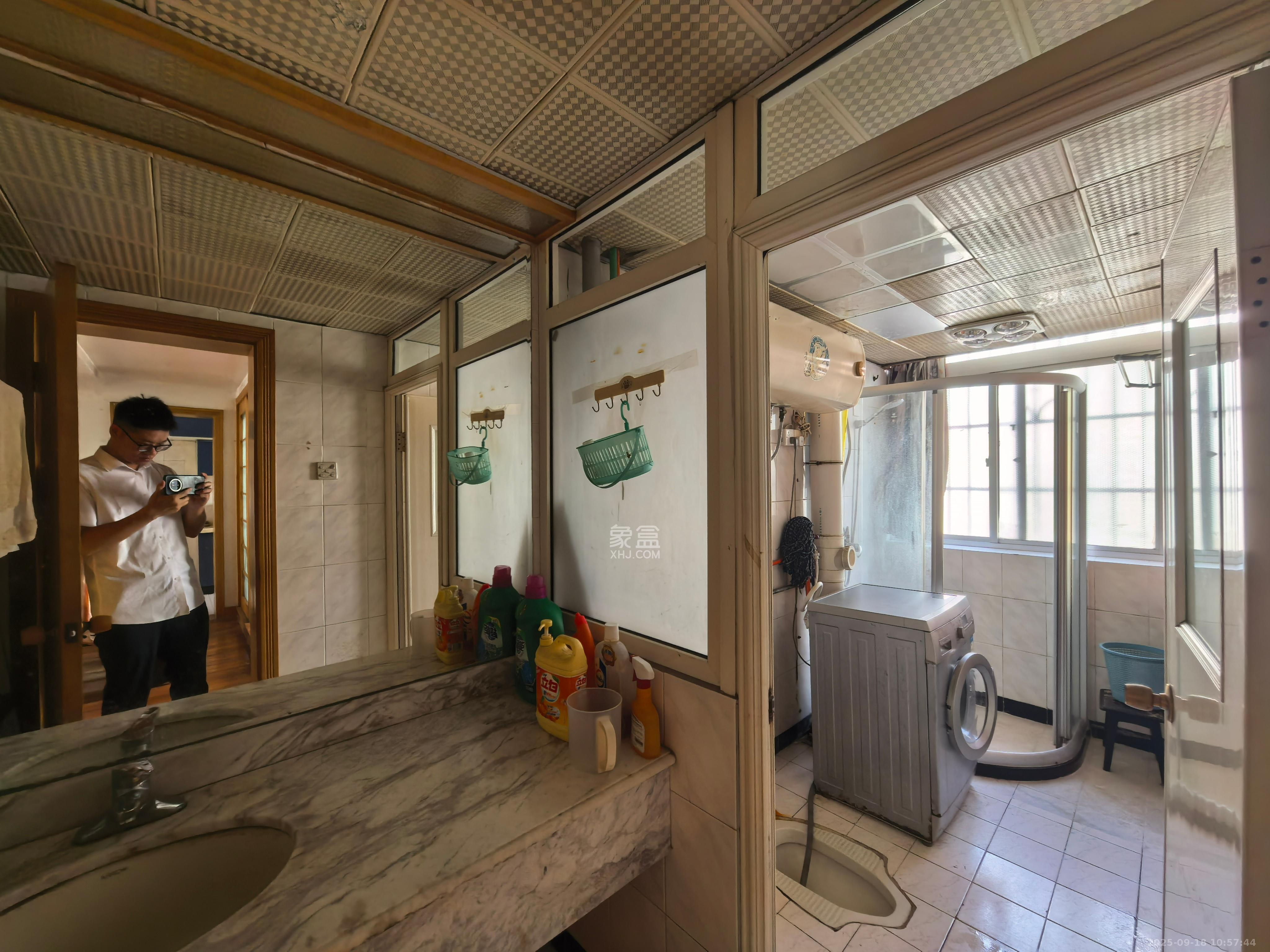 芙蓉区国土局单位房 4室2厅2卫 2800.0元/月 芙蓉区国土局单位房 4室2厅2卫 2800.0元/月室内图