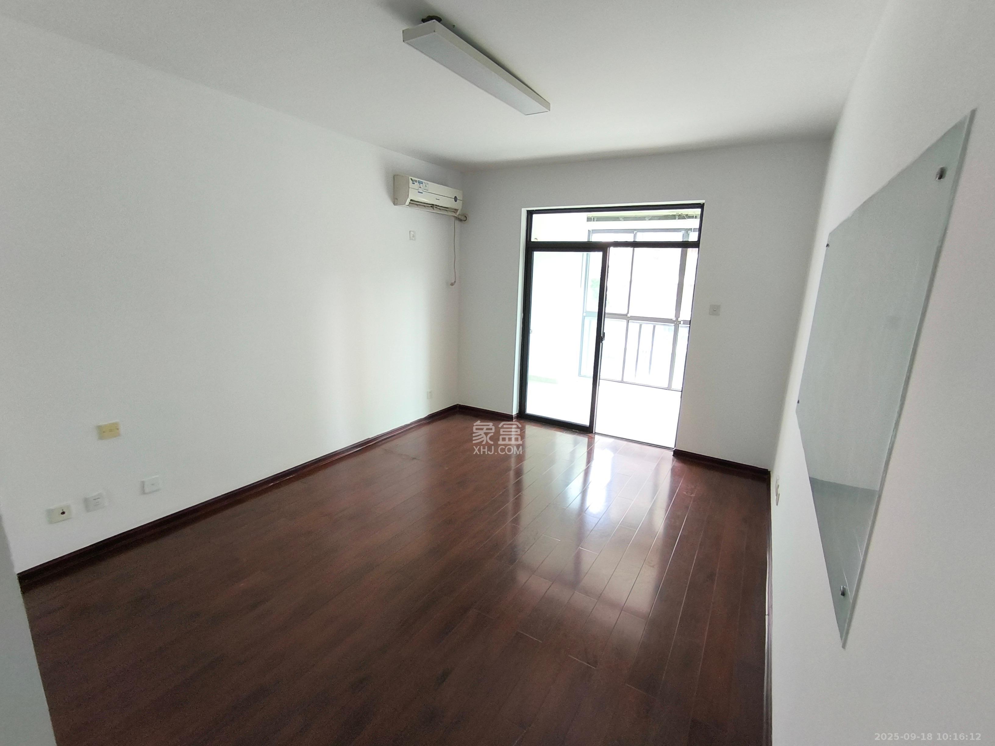 香樟雅郡 3室2厅1卫 2700.0元/月 香樟雅郡 3室2厅1卫 2700.0元/月室内图