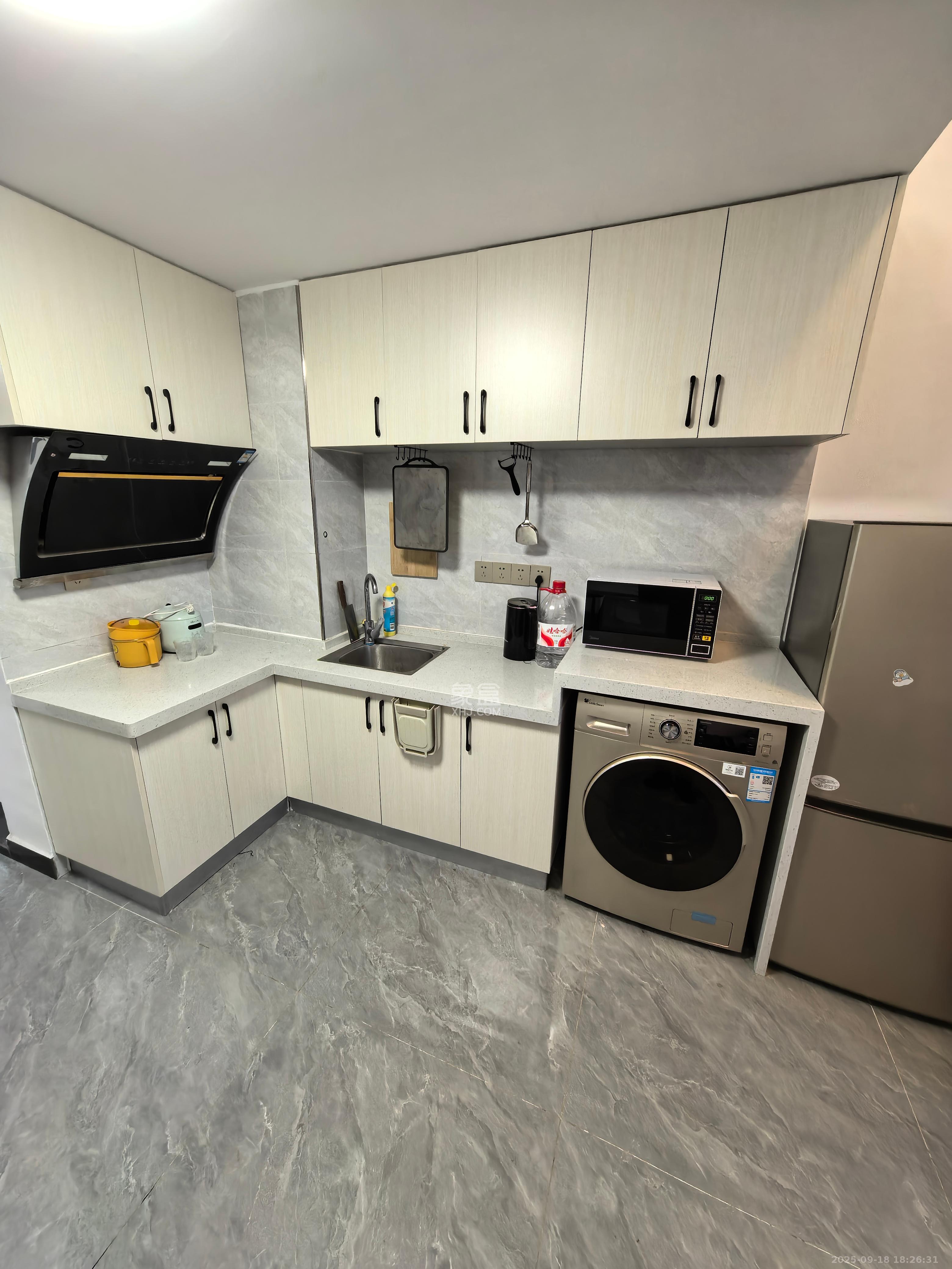 弘坤云寓  1室1厅1卫    2500.0元/月室内图