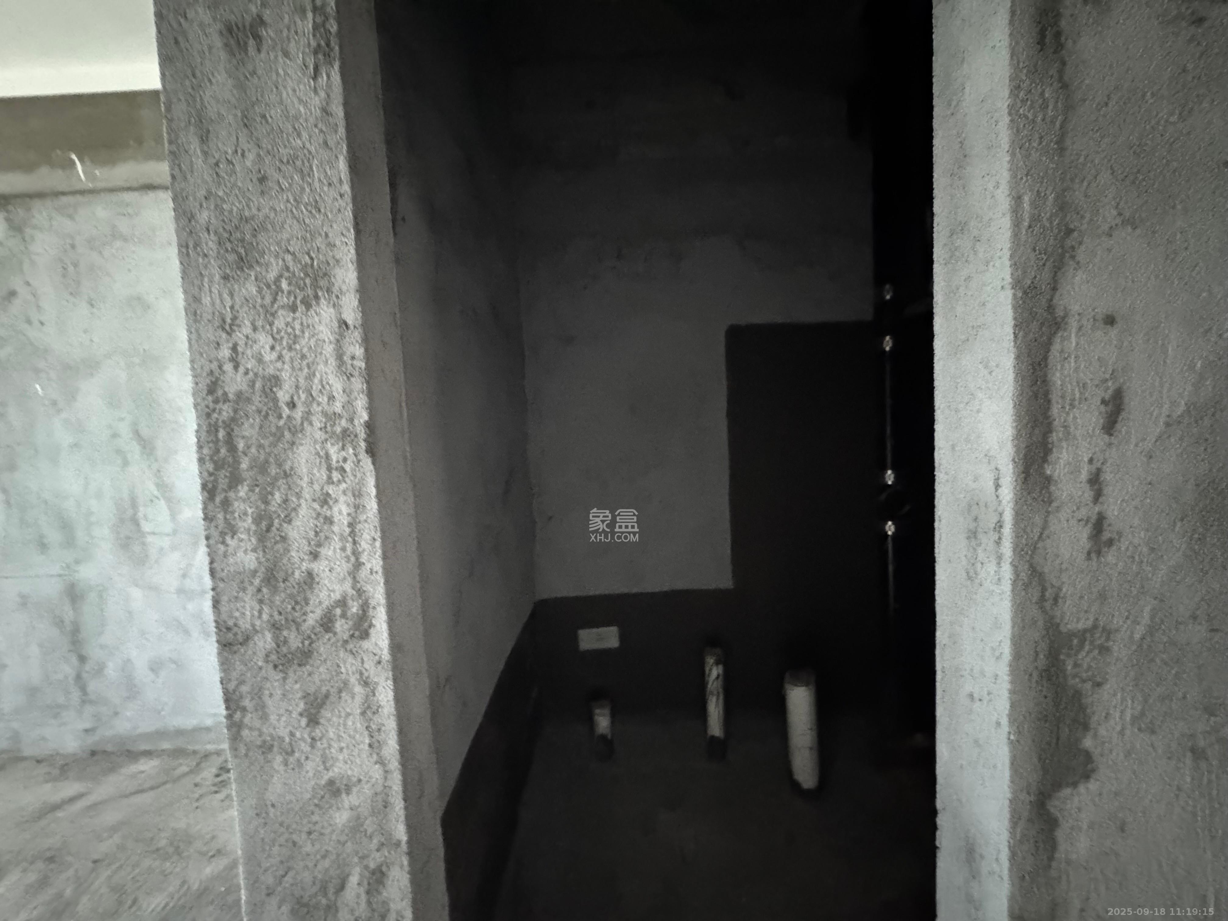 绿地商务广场  1室1厅1卫    1500.0元/月室内图