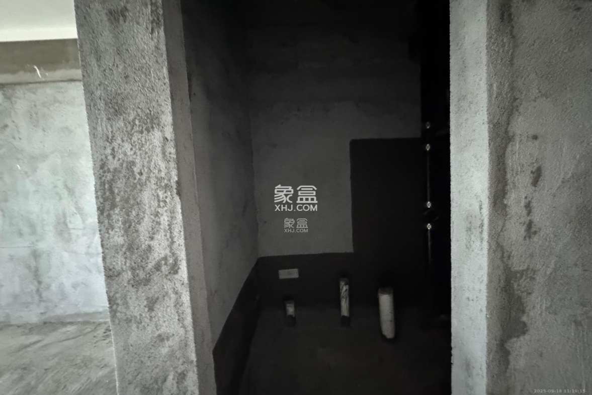 绿地商务广场 1室1厅1卫 1500.0元/月 绿地商务广场 1室1厅1卫 1500.0元/月室内图