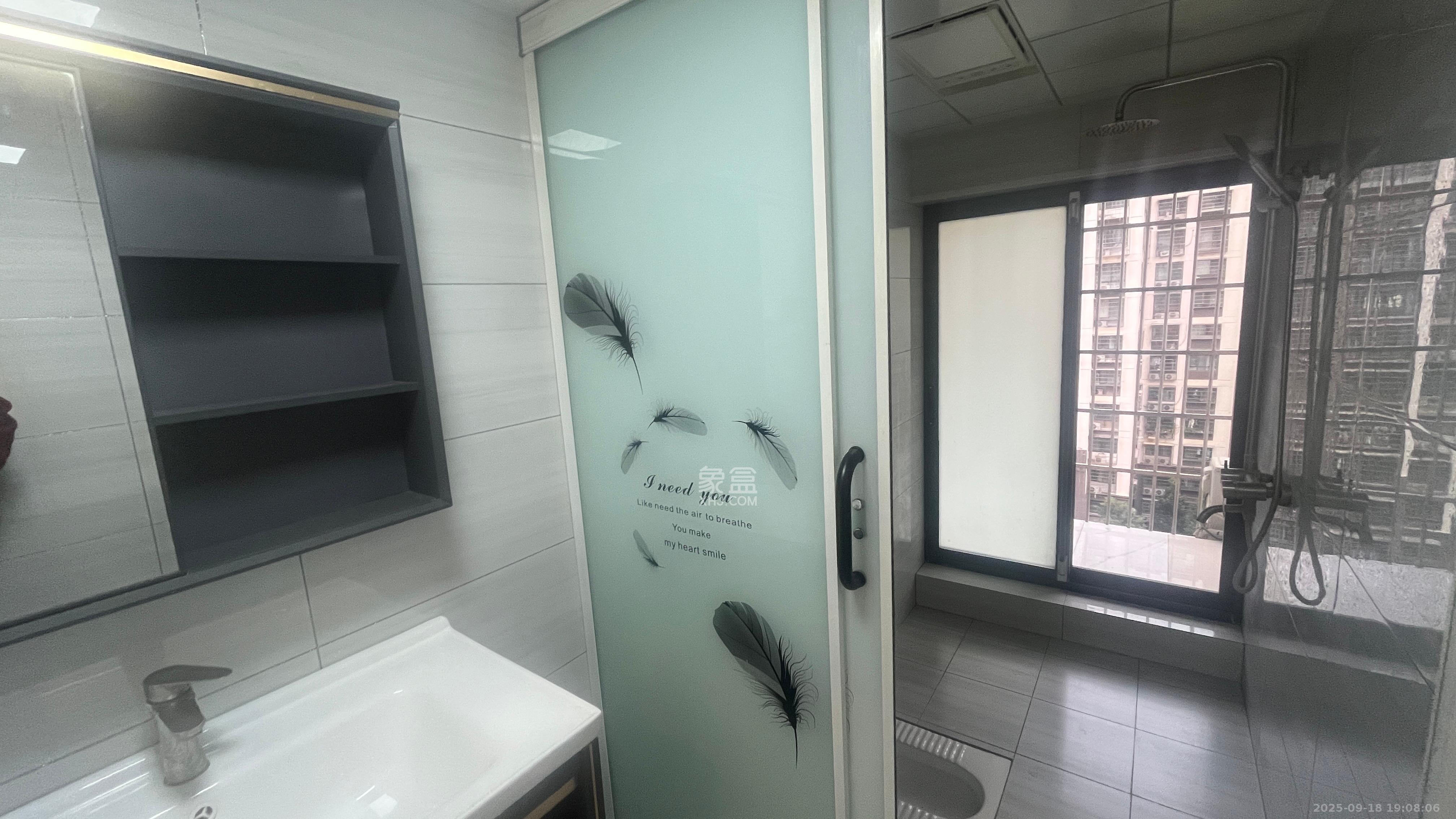 桥头家苑一期  3室2厅2卫   2200.00元/月