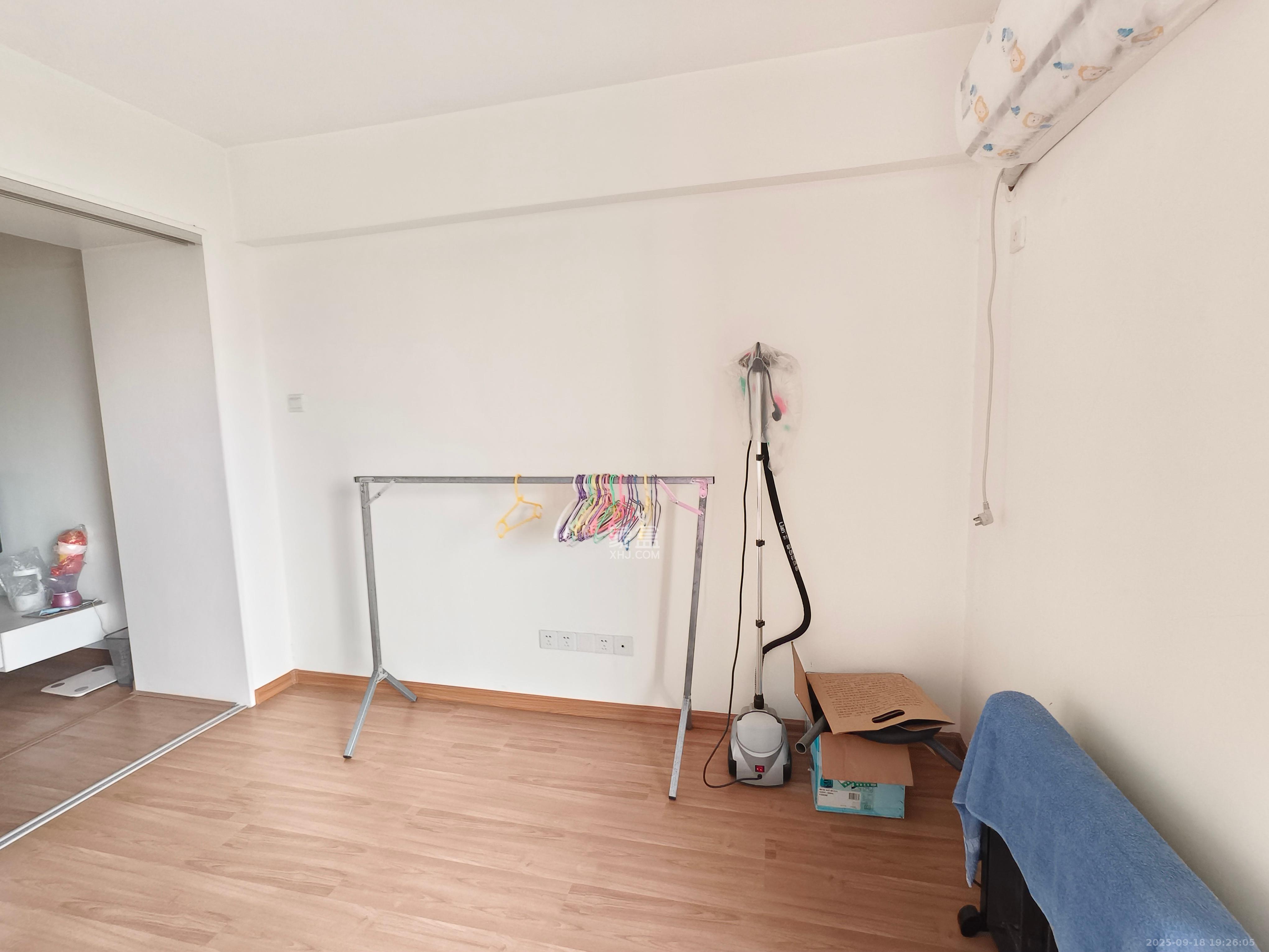 阳光100二期 1室1厅1卫 1800.0元/月 阳光100二期 1室1厅1卫 1800.0元/月室内图