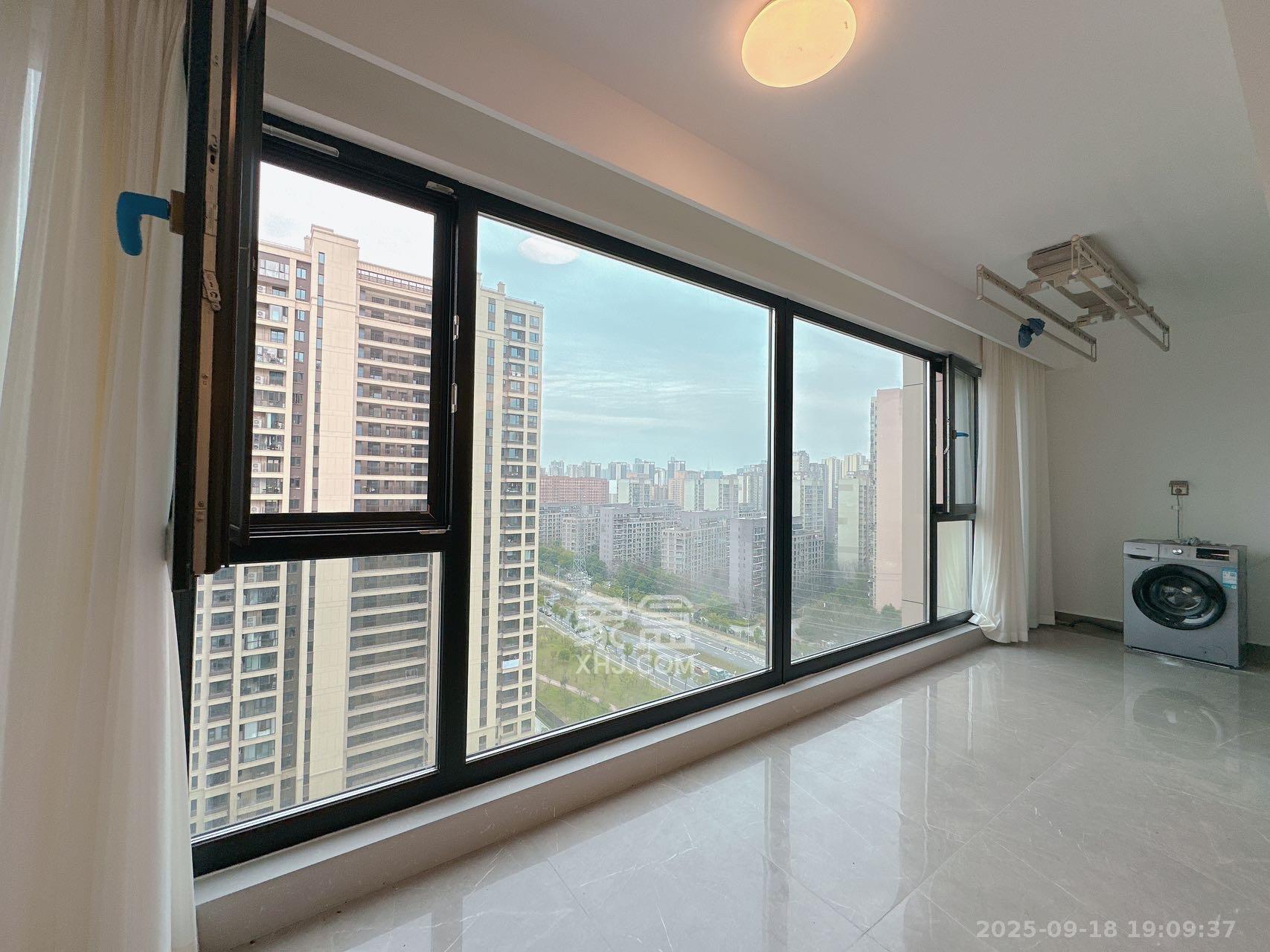 龙湖春江天玺  4室2厅2卫    5000.0元/月室内图