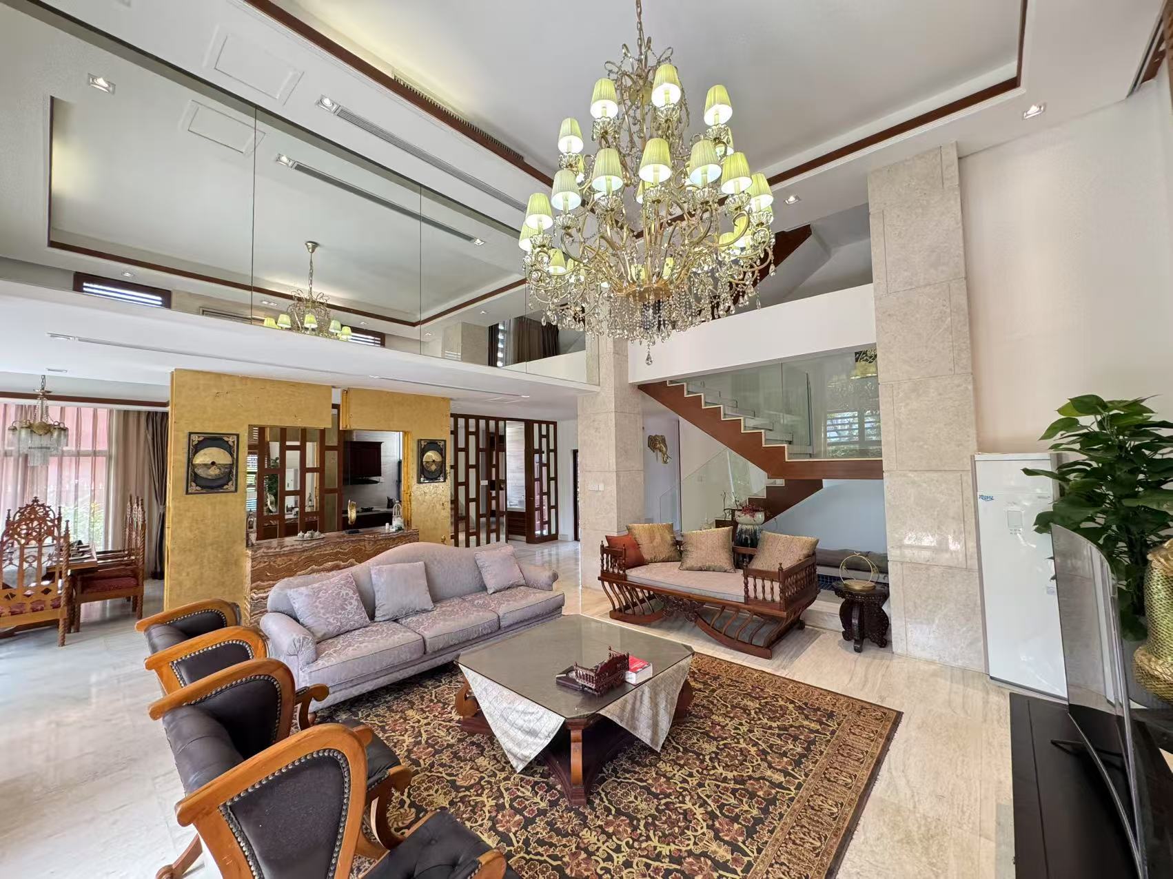 鲁能海蓝椰风 6室2厅1卫 18000.0元/月 鲁能海蓝椰风 6室2厅1卫 18000.0元/月室内图