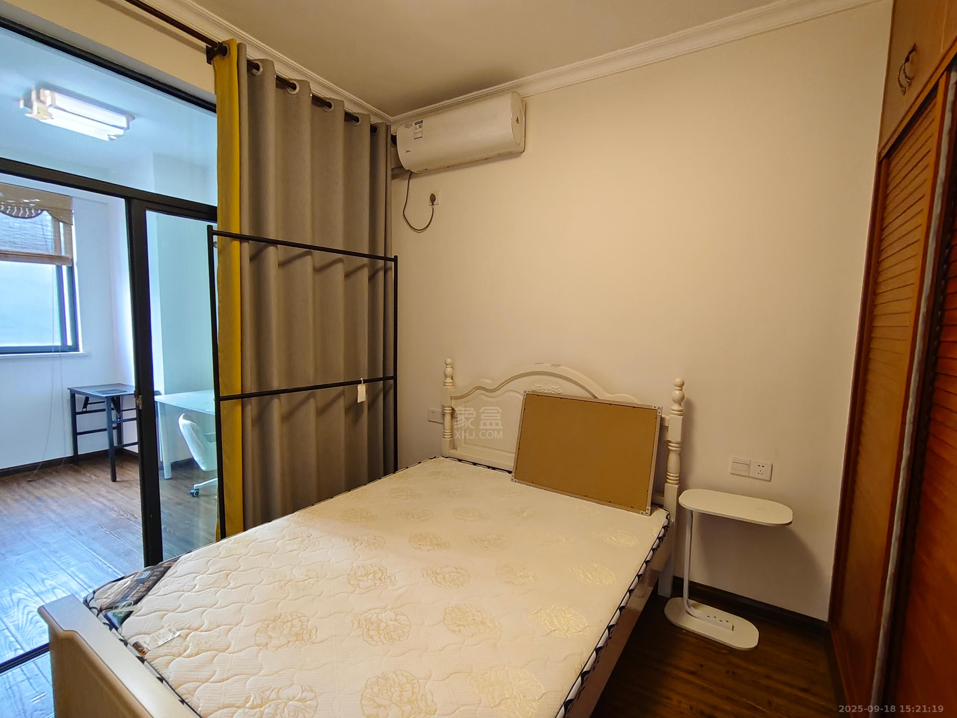 山水文园  3室2厅2卫    2200.0元/月室内图