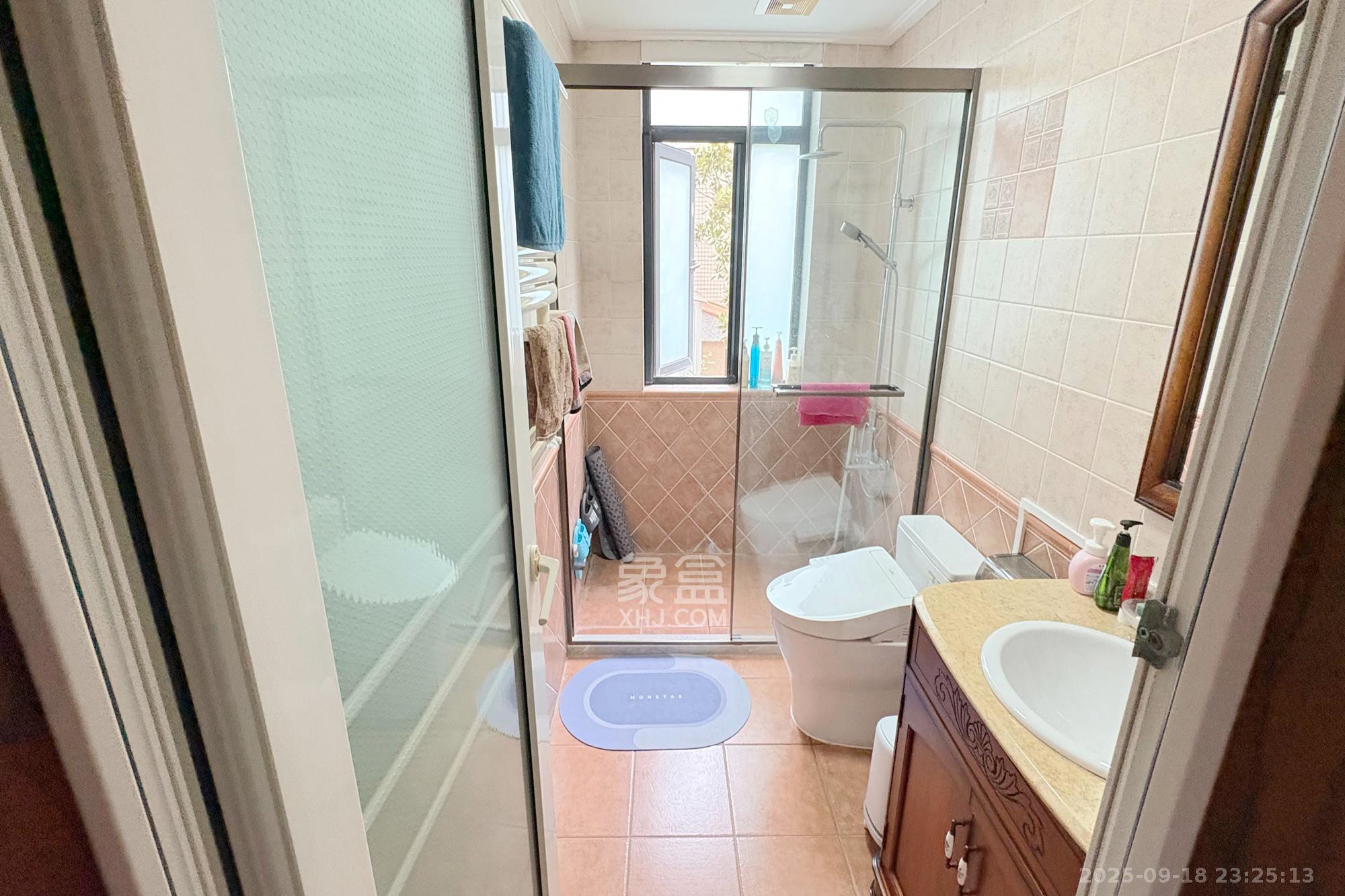 梦泽园 6室3厅4卫 1605.0万 梦泽园 6室3厅4卫 1605.0万卫生间