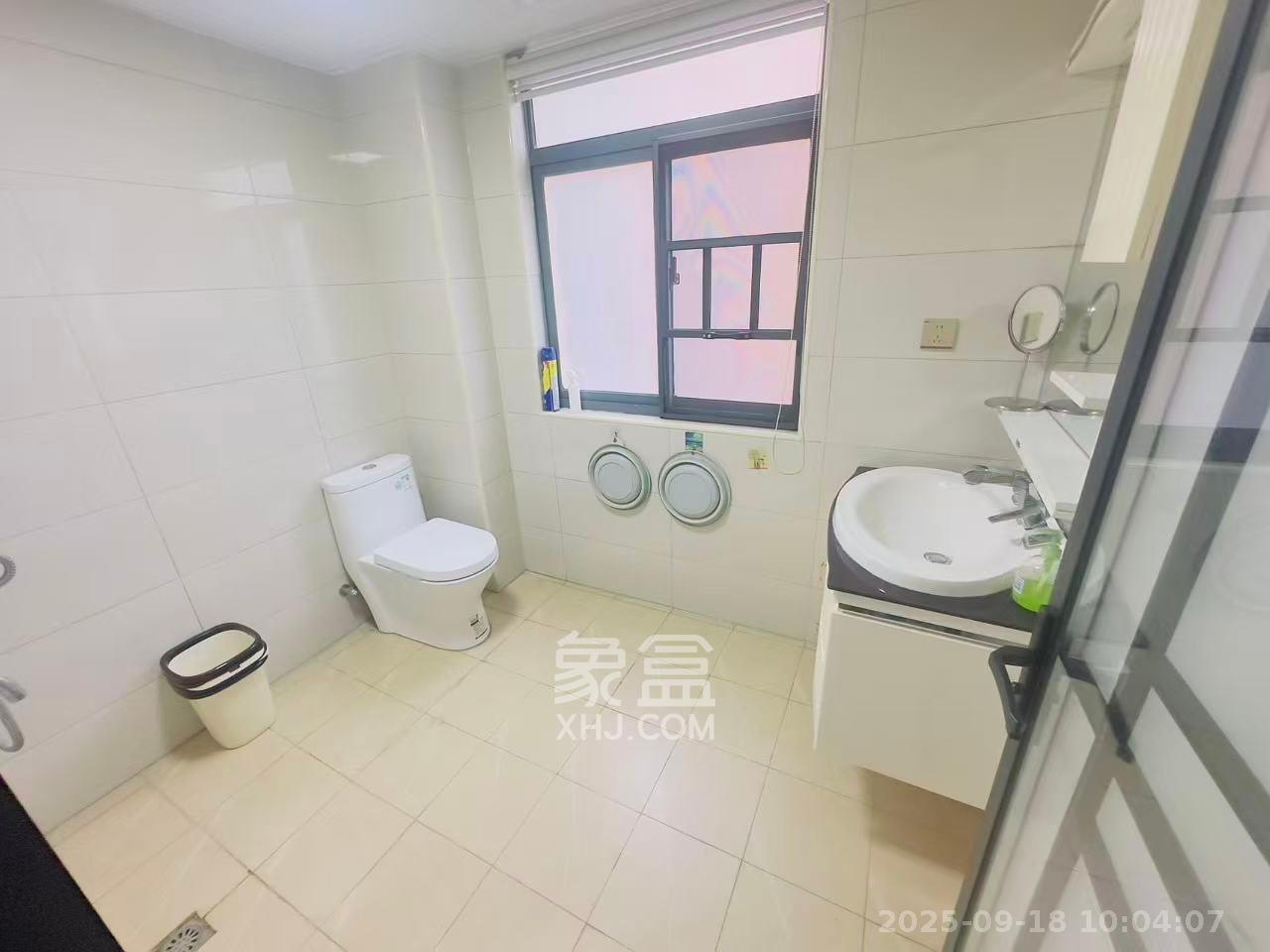 江南华府 1室2厅1卫 2800.0元/月 江南华府 1室2厅1卫 2800.0元/月室内图