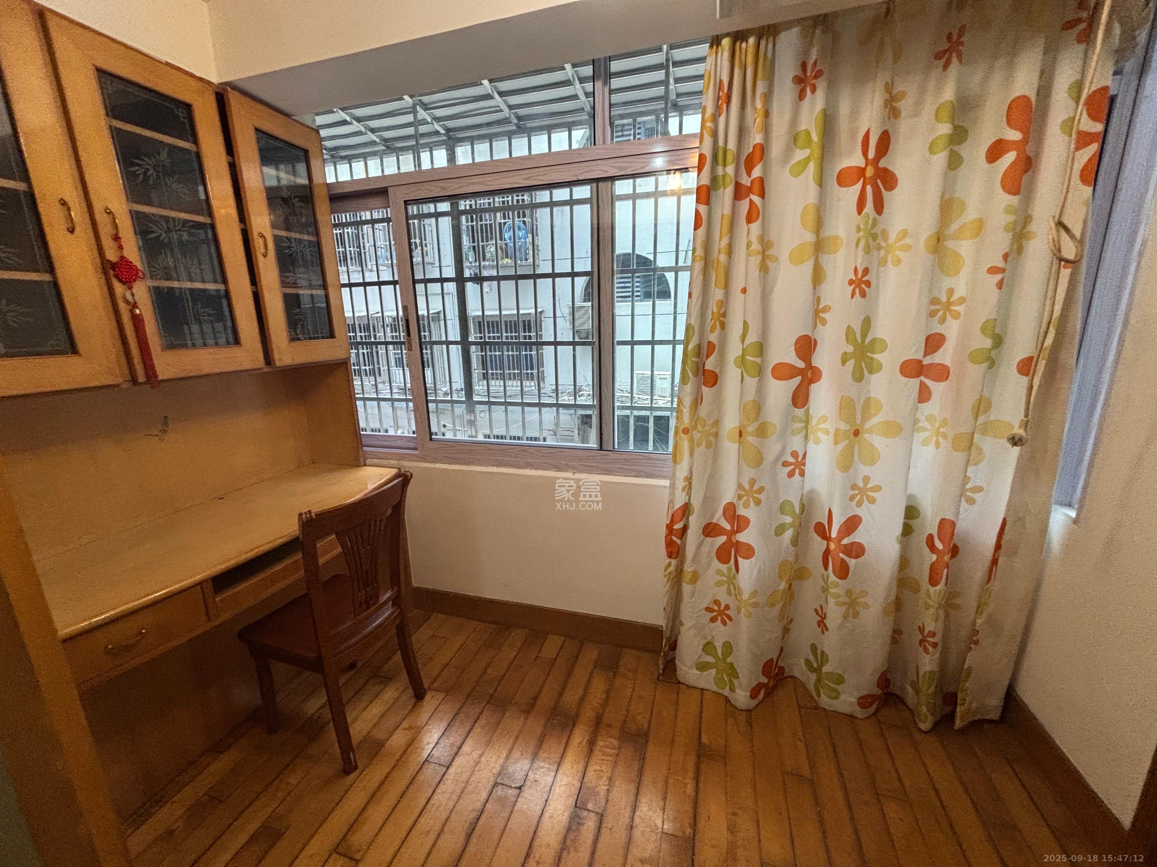 劳动广场消防队宿舍 3室1厅1卫 1700.0元/月 劳动广场消防队宿舍 3室1厅1卫 1700.0元/月室内图