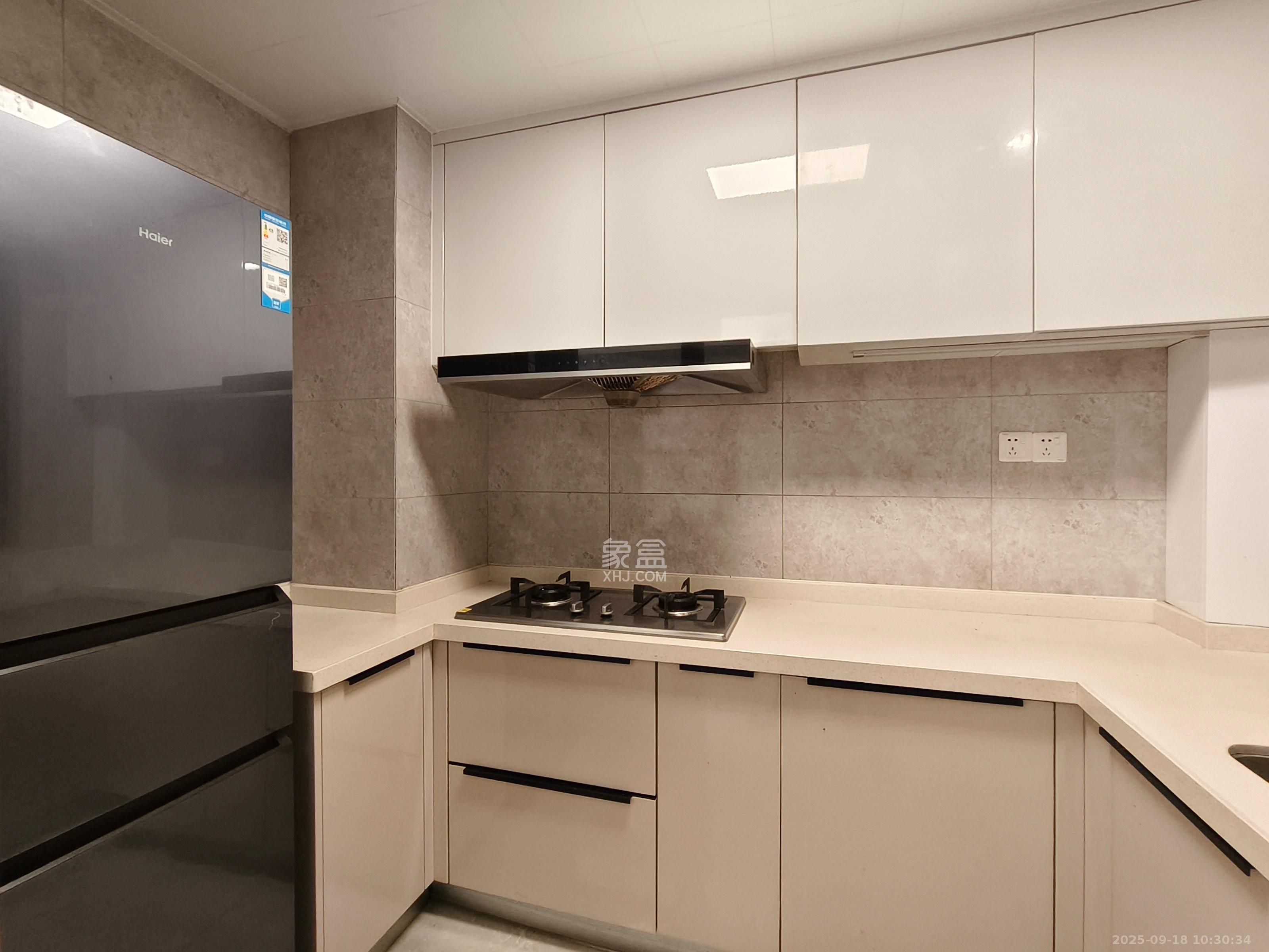 龙湖铂金中心(龙湖春江郦城)  3室2厅2卫    4500.0元/月 龙湖铂金中心(龙湖春江郦城)  3室2厅2卫    4500.0元/月室内图