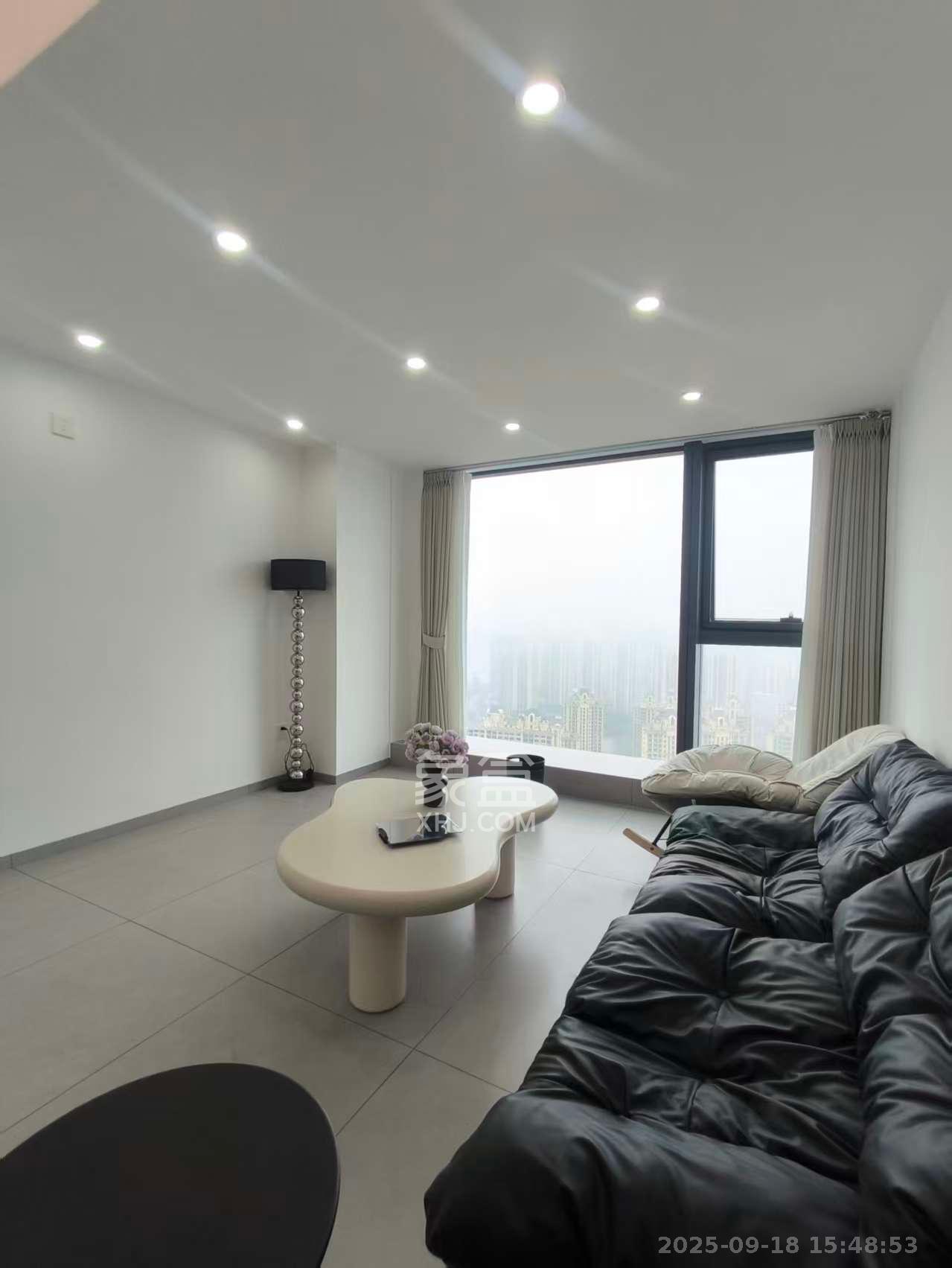 卓越中寰 2室1厅1卫 2600.0元/月 卓越中寰 2室1厅1卫 2600.0元/月室内图