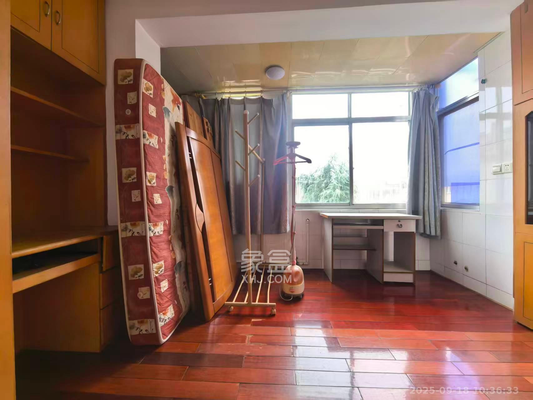 湘农桥社区 3室2厅1卫 2400.0元/月 湘农桥社区 3室2厅1卫 2400.0元/月室内图