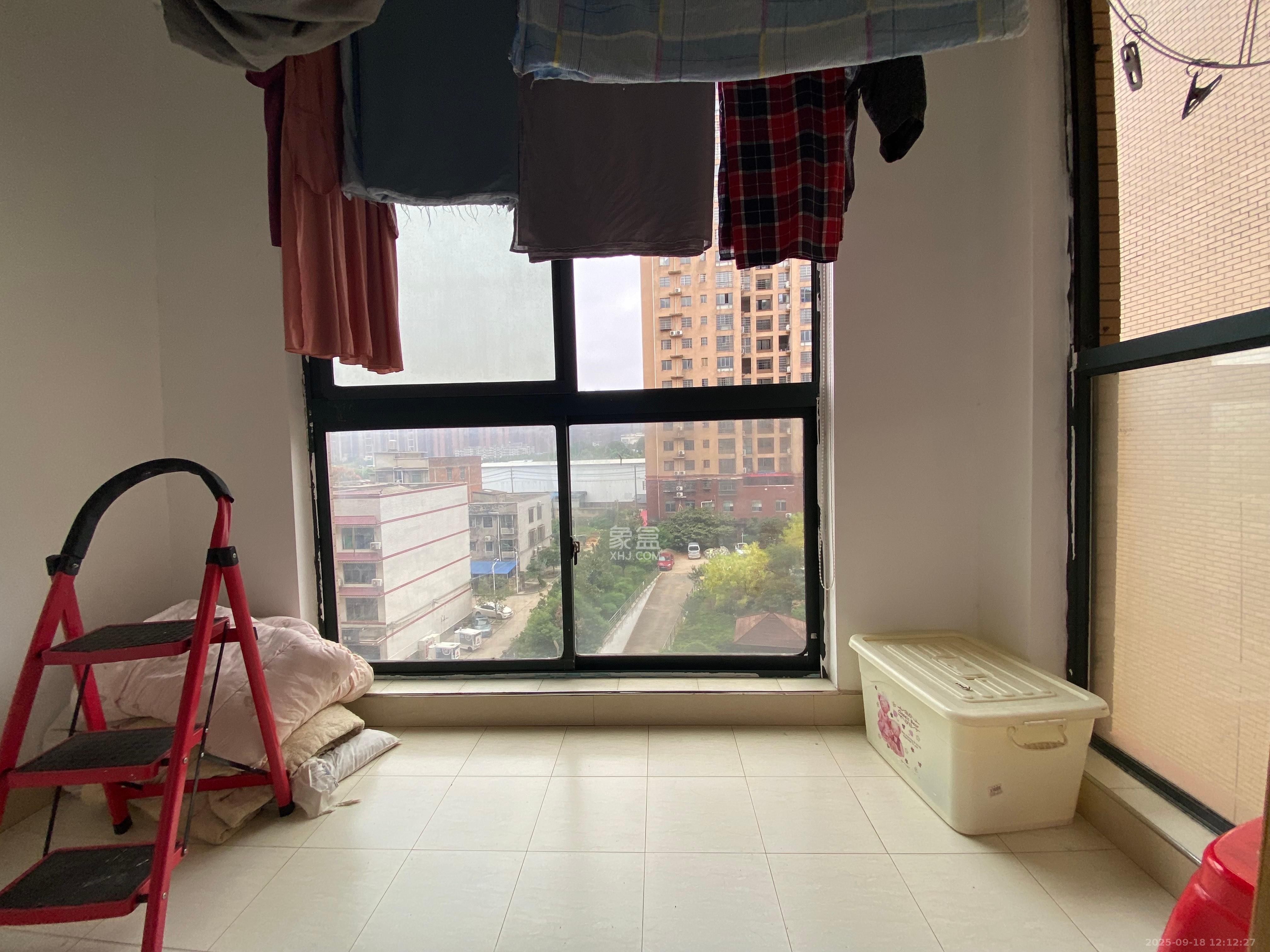 新雅黄金苑  3室2厅2卫    1400.0元/月室内图