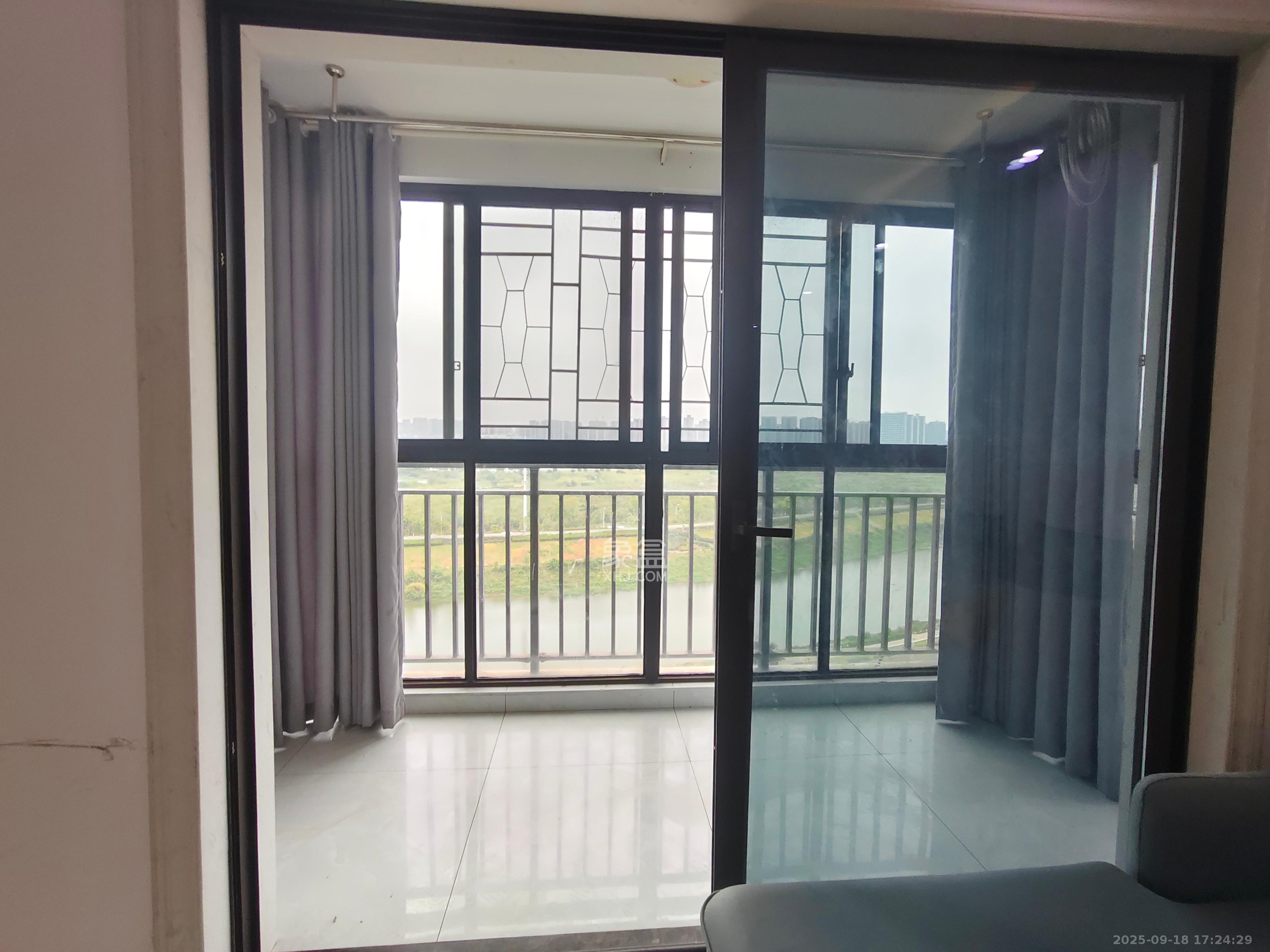 华润橡树湾  3室2厅1卫    2000.0元/月室内图